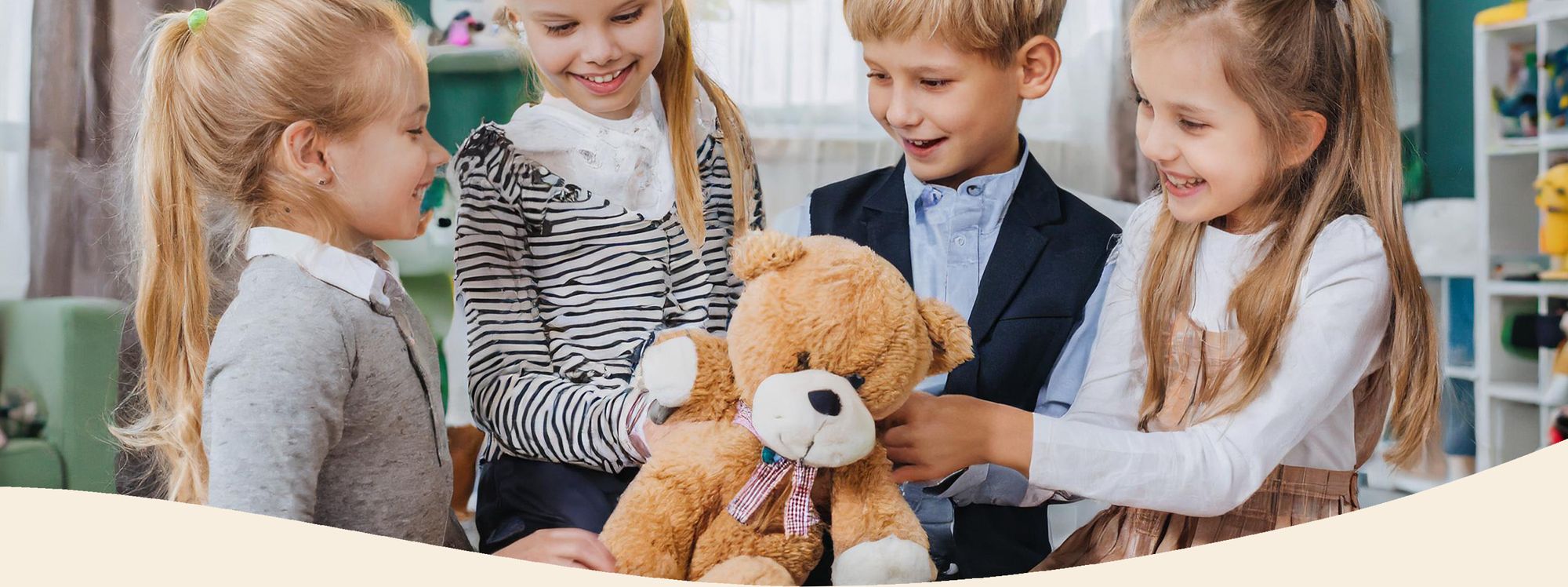 ONVAYA® Kuscheltier-Regal ǀ platzsparend ǀ große Kapazität ǀ Echtholz mit elastischen Gummibändern ǀ Hängeregal für das Kinderzimmer zur Kuscheltier-Aufbewahrung