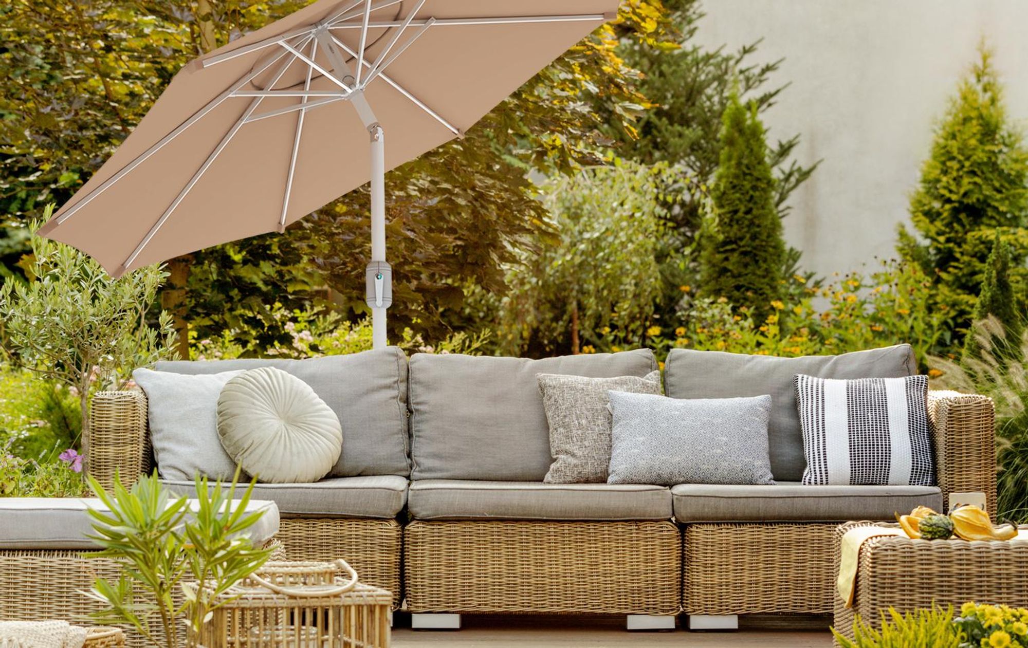 Sonnenschirm 3,5m rund weiß Garten Balkon knickbar mit Kurbel UV-Schutz Gestell weiß paramondo interpara