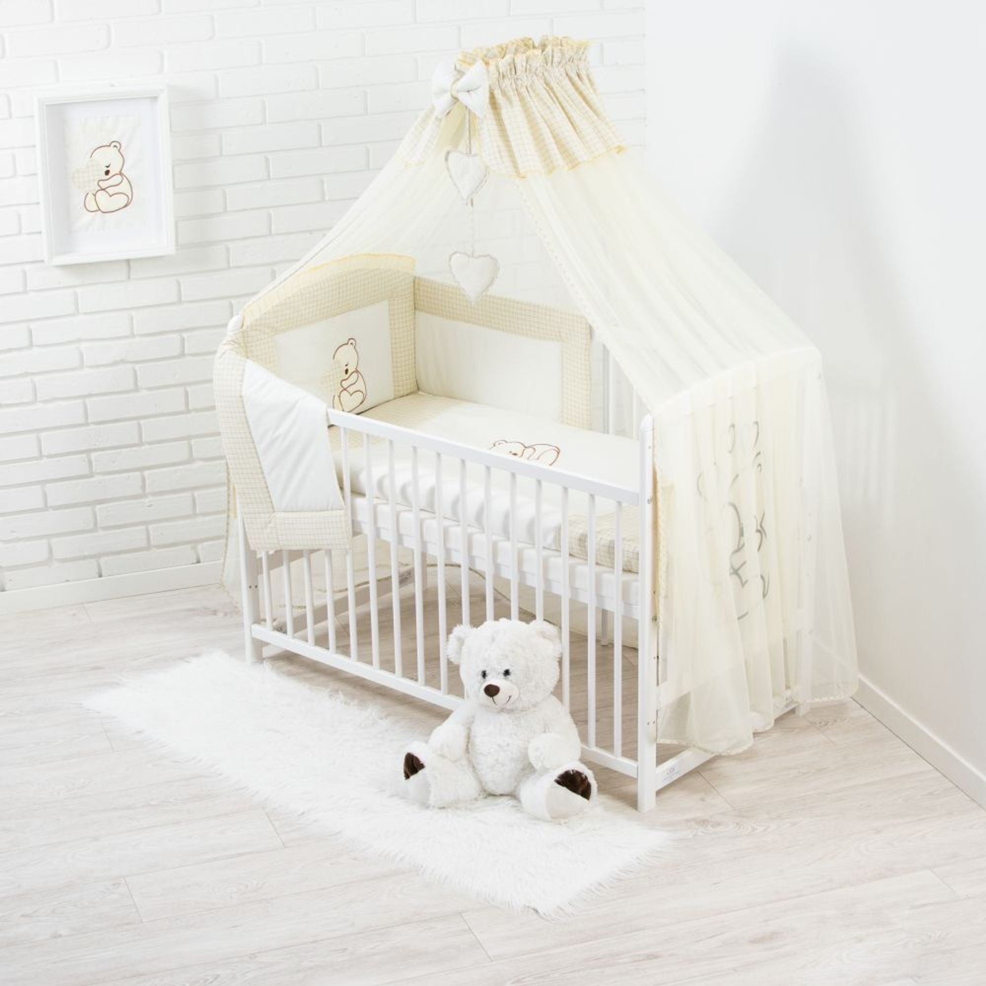 12 Teiliges Kinderbett mit Matratze Bettzeug und Zubehör - Teddybär mit Herz Hellbeige