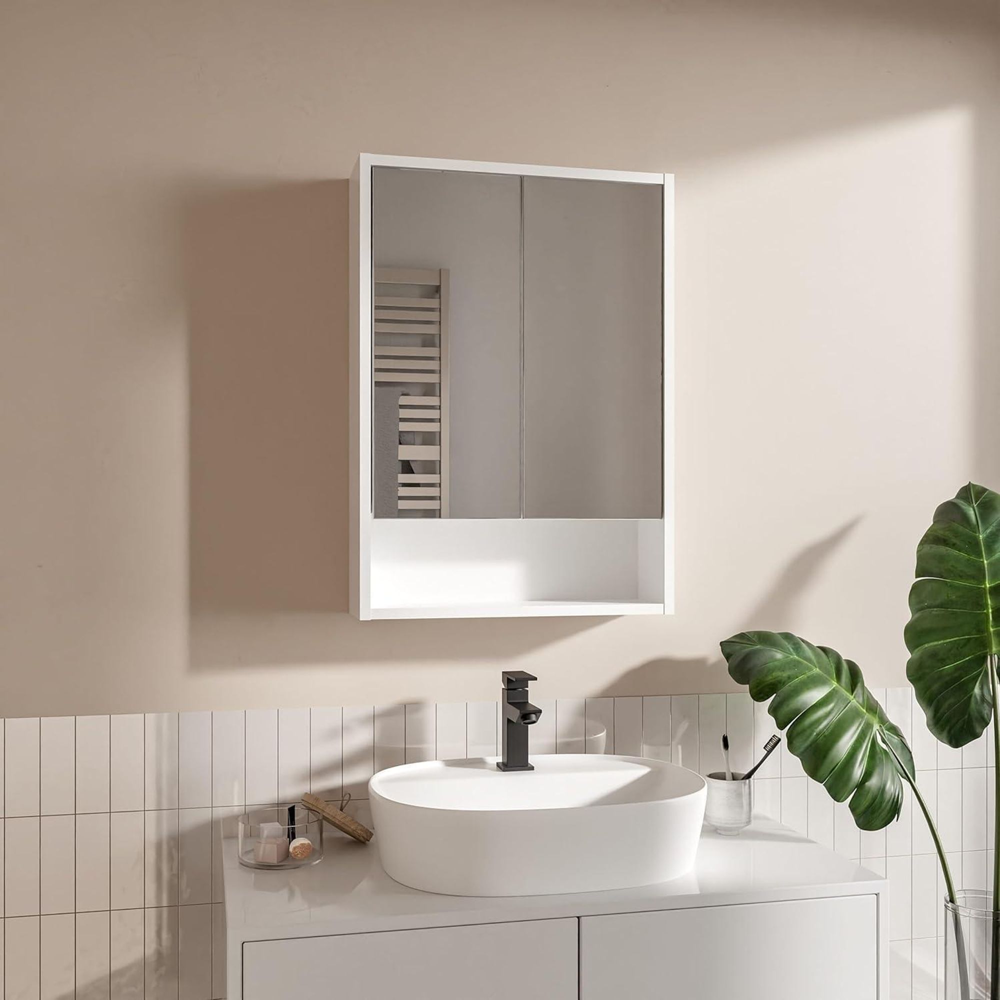 50x70 cm Spiegelschrank Bad Weiß mit Glaseinlegeböden Badezimmermöbel Bathroom Cabinet Hängeschrank Bad Grifflose Front Modernes Design Wandmontage