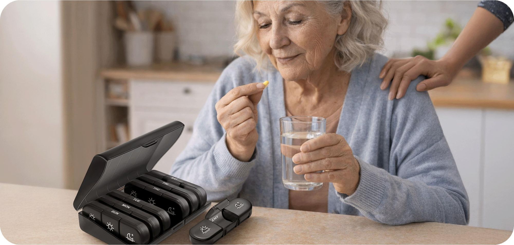 KRUMAD Tablettenbox 7 Tage, Medikamentenbox mit Tagesfächern morgens mittags abends, kompakte Pillendose für Medikamente & Supplements