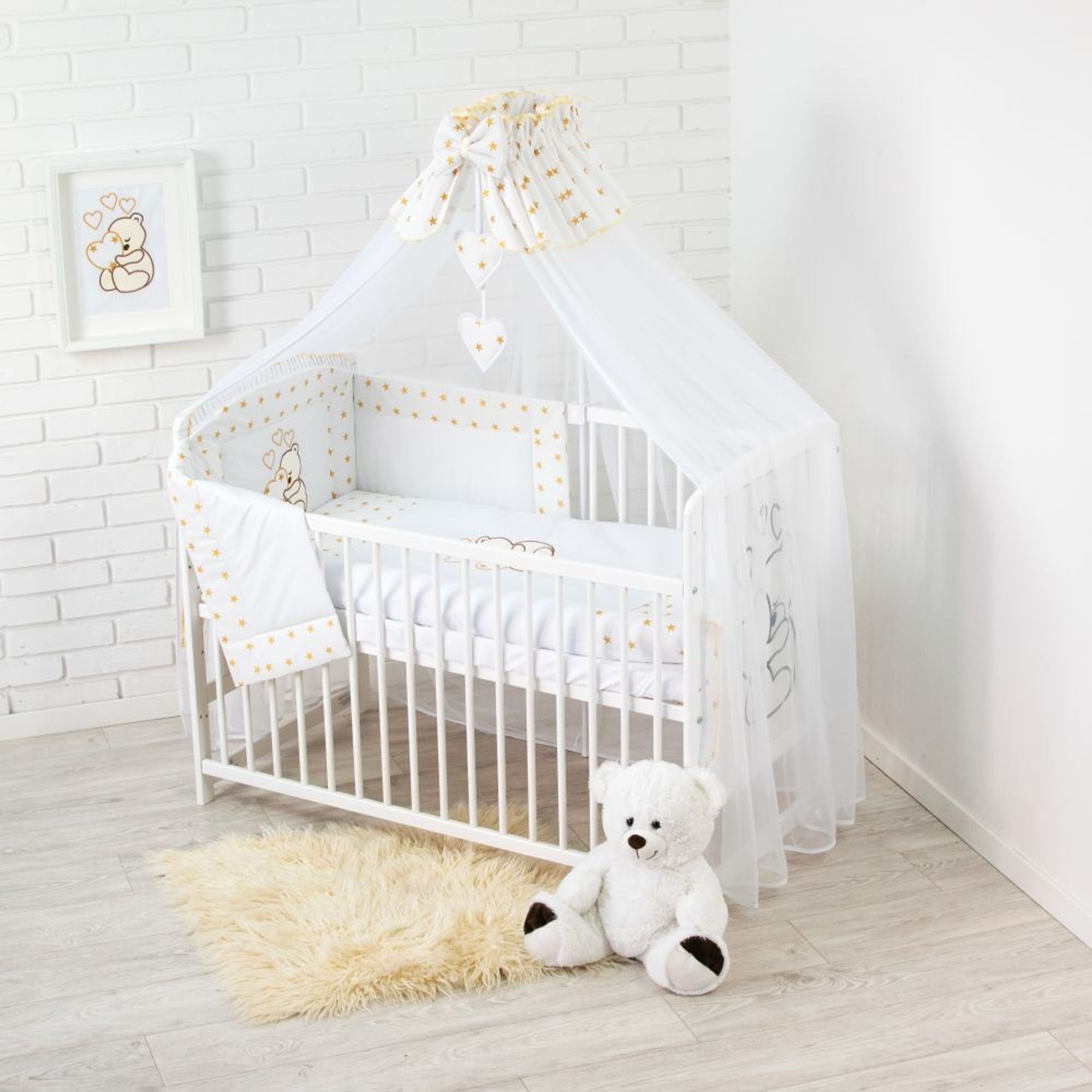12 Teiliges Kinderbett mit Matratze Bettzeug und Zubehör - Teddybär mit Herz Goldene Sternchen