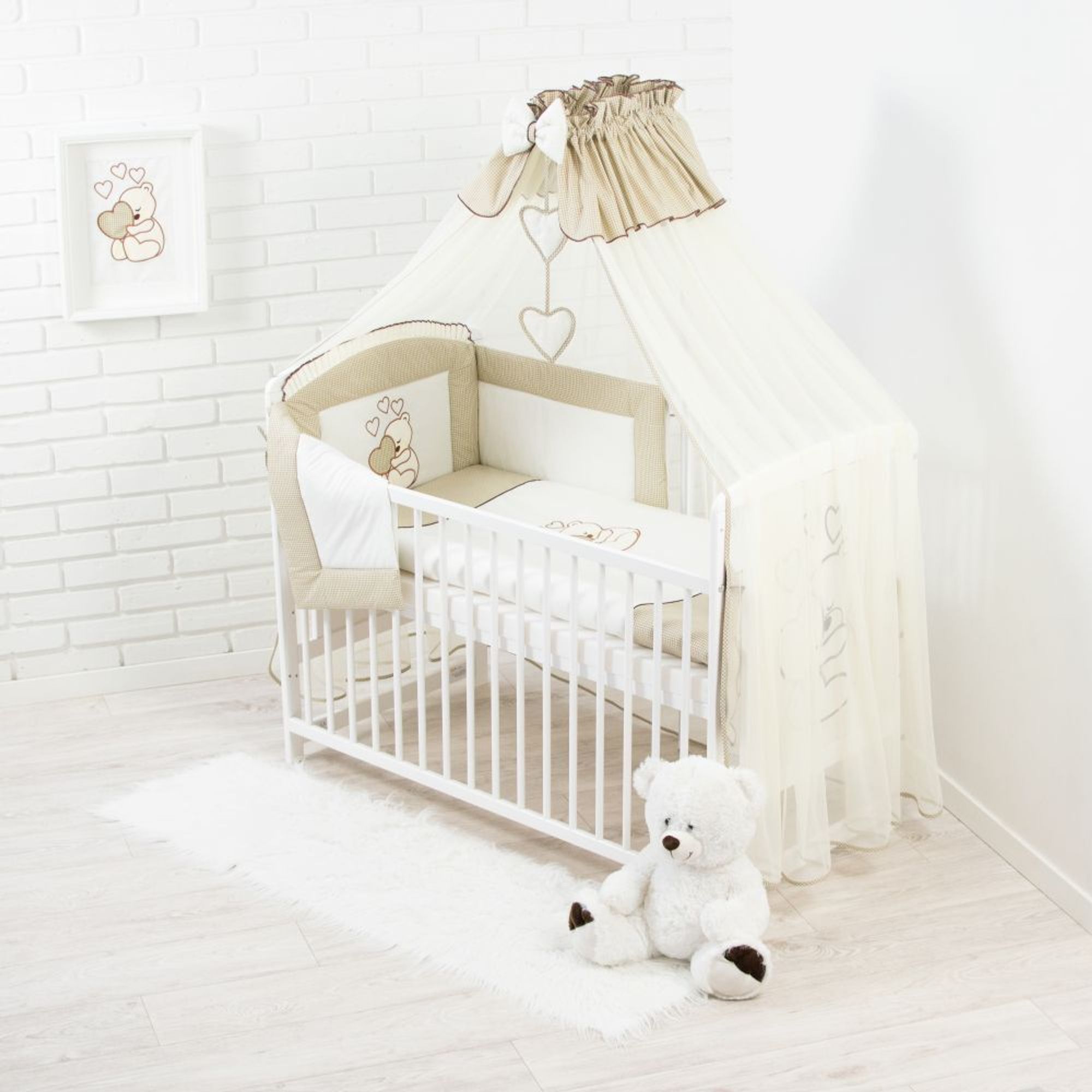 12 Teiliges Kinderbett Set mit Matratze Bettzeug und Zubehör - Teddybär mit Herz Dunkelbeige