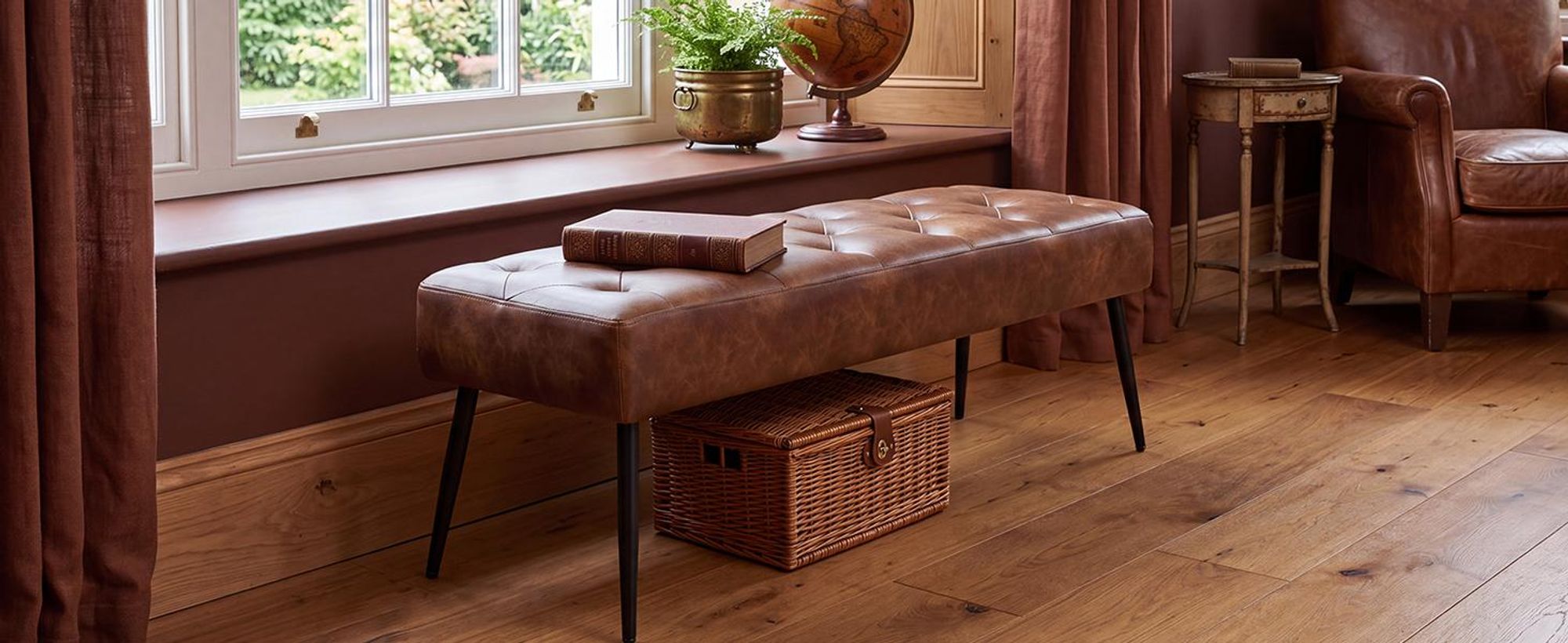 Bank met fluweel en kunstleer, gestoffeerde bank, make-up krukje, make-up tafel. Kleurkeuze, kleur: oranje-bruin, materiaal: kunstleer
