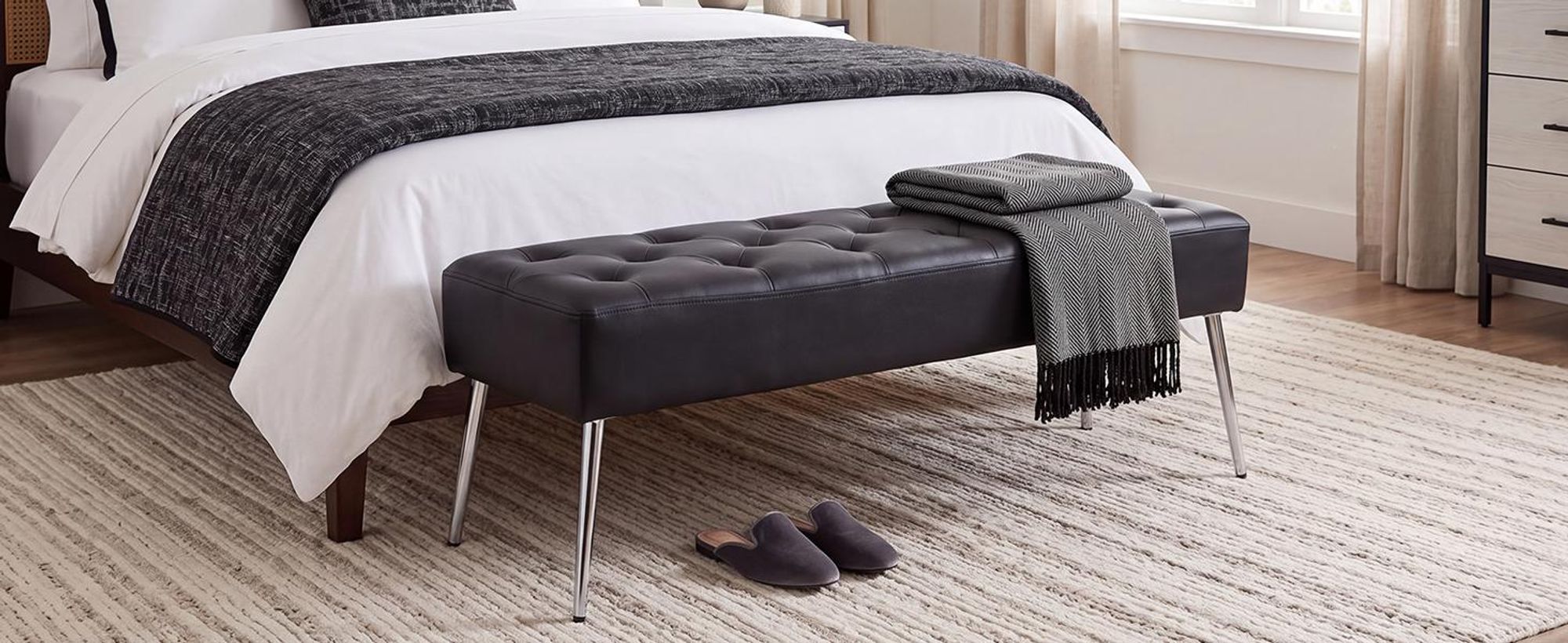 Duhome zitbank van kunstleer, gestoffeerde bank, make-up krukje, make-up tafel. Kleur: zwart, materiaal: kunstleer