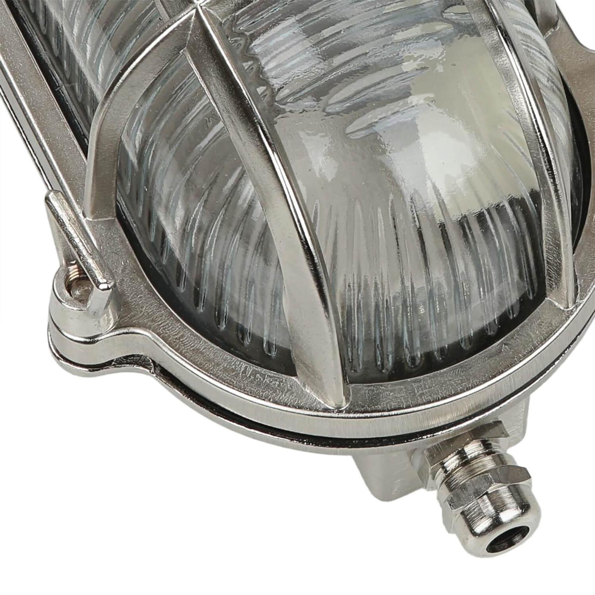 Maritime Schiffslampe mit stilvollen Schrauben aus Messing in Nickel