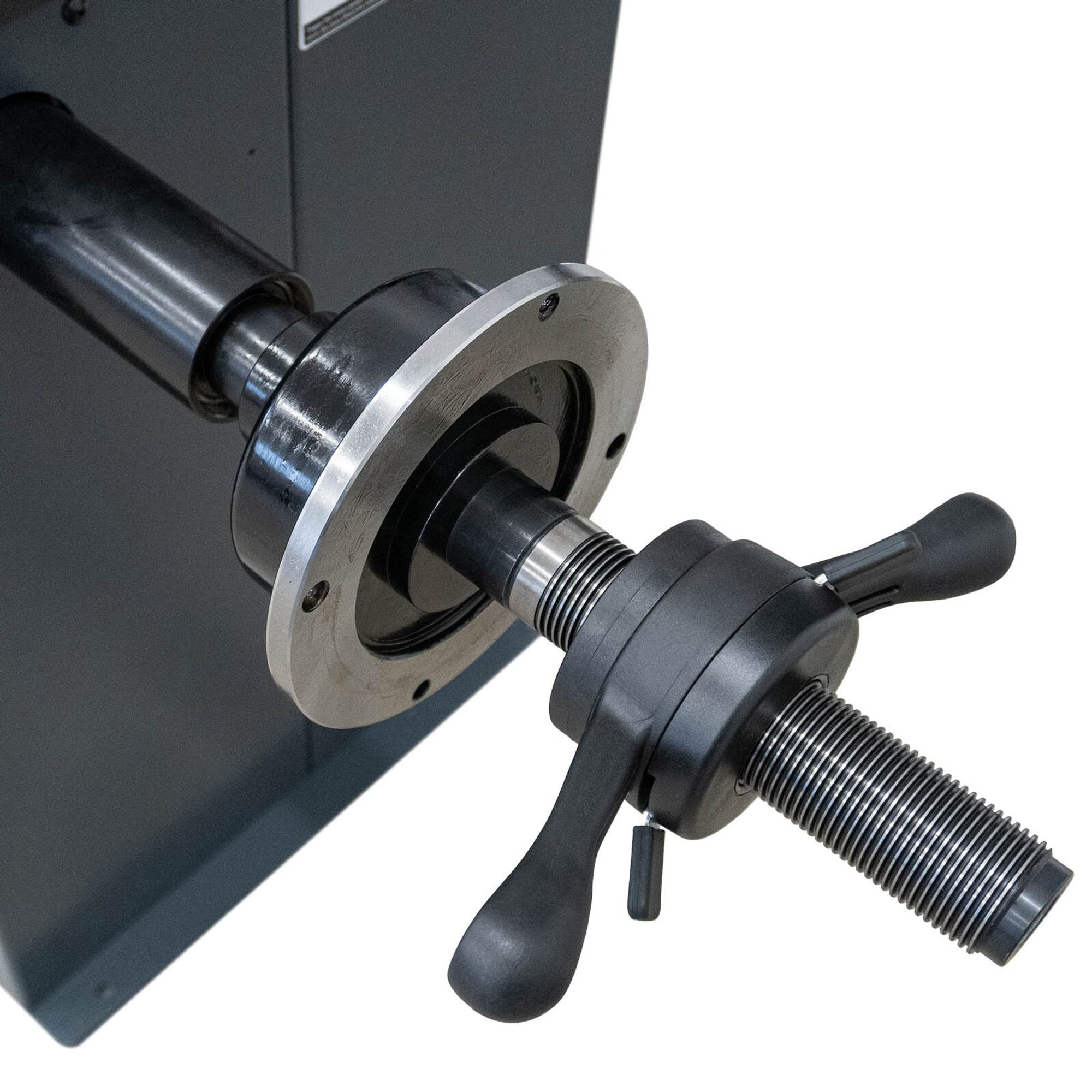Das Bild zeigt die Wuchtwelle der Weber Radwuchtmaschine STW-202.