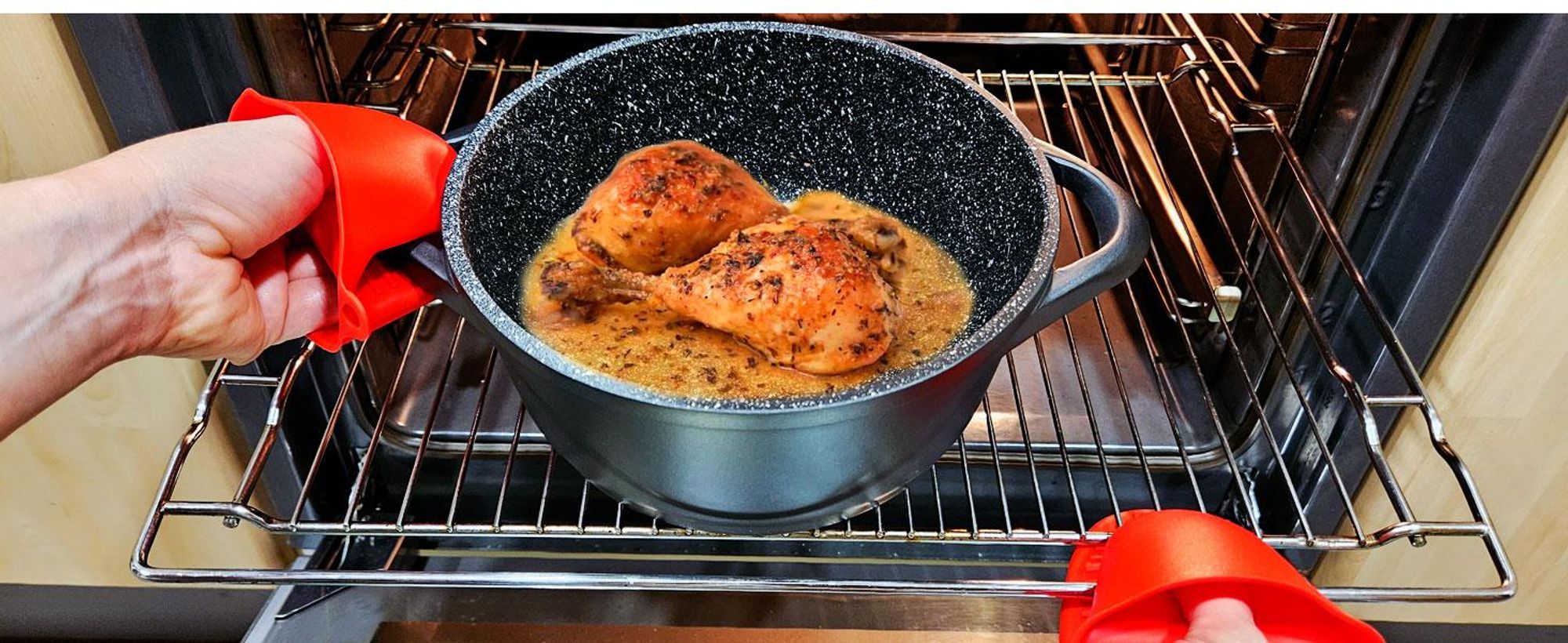 Geeignet für alle Herdarten, auch Ofen bis 230°C ohne Deckel/Silikon.