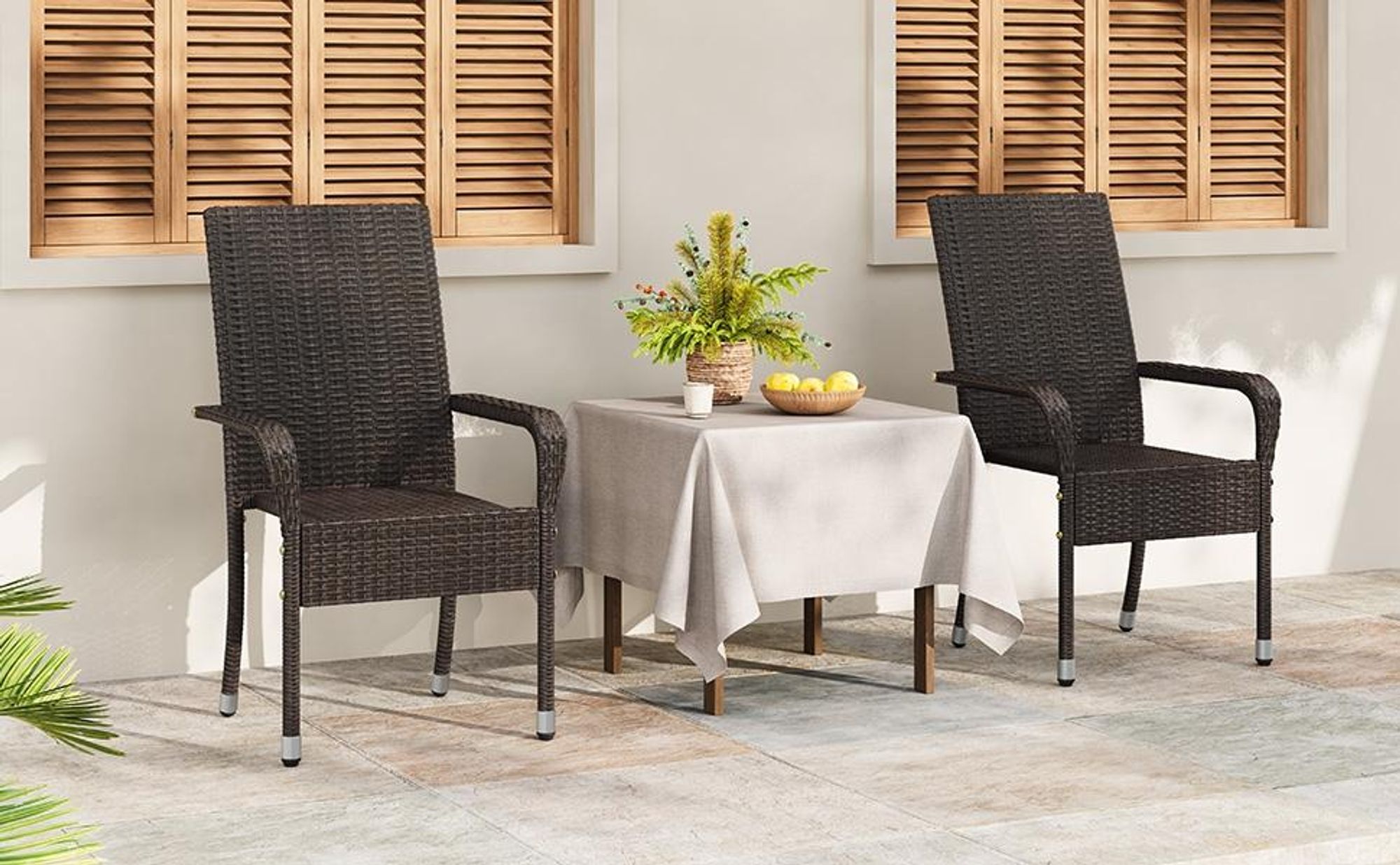 Yaheetech 2er Set Gartenstuhl aus Polyrattan, stapelbare Rattan-Stühle, mit Armlehnen & Rückenlehne, verstellbare Schutzfüße, Braun