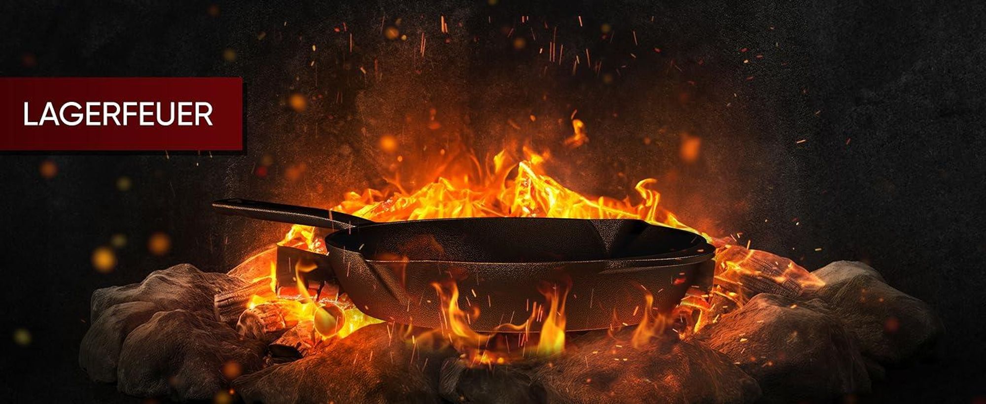 Gusseisenpfanne über offenem Feuer – ideal fürs Outdoor-Cooking & Camping-Gerichte.