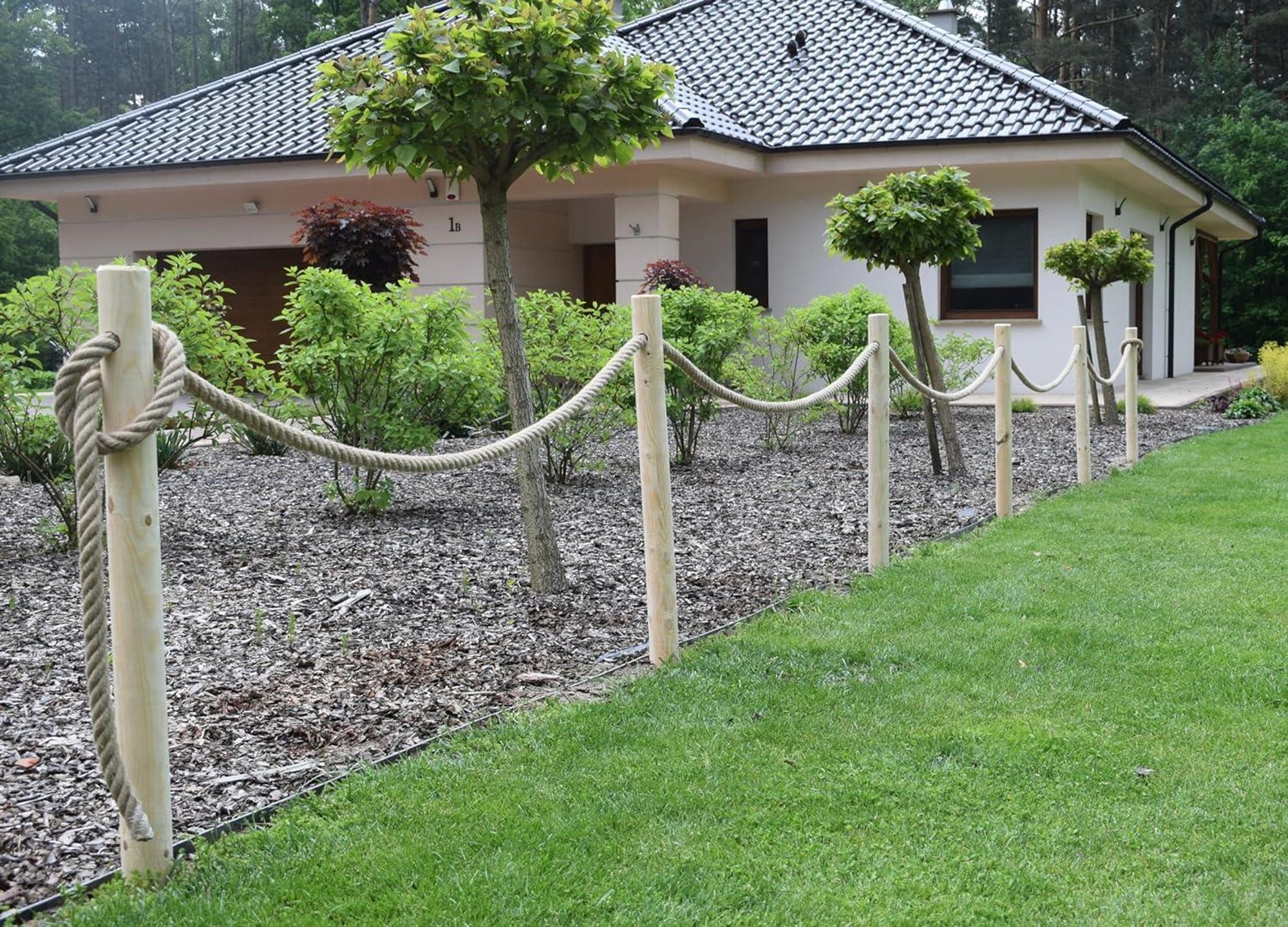 TIMBERMIK Holzzaun Set – 6 Holzpfosten Ø8x120 cm + 12 m Juteseil, Gartenzaun, natur, unbehandelt, Staketenzaun