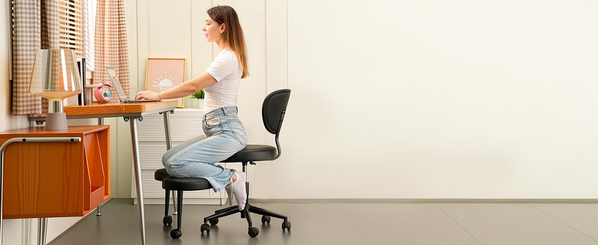 Drehstuhl, Bürostuhl mit Kreuzbeinen,Ergonomischer Kniestuhlm,360° drehbar, Schwarz, Kunstleder mit Karomuster