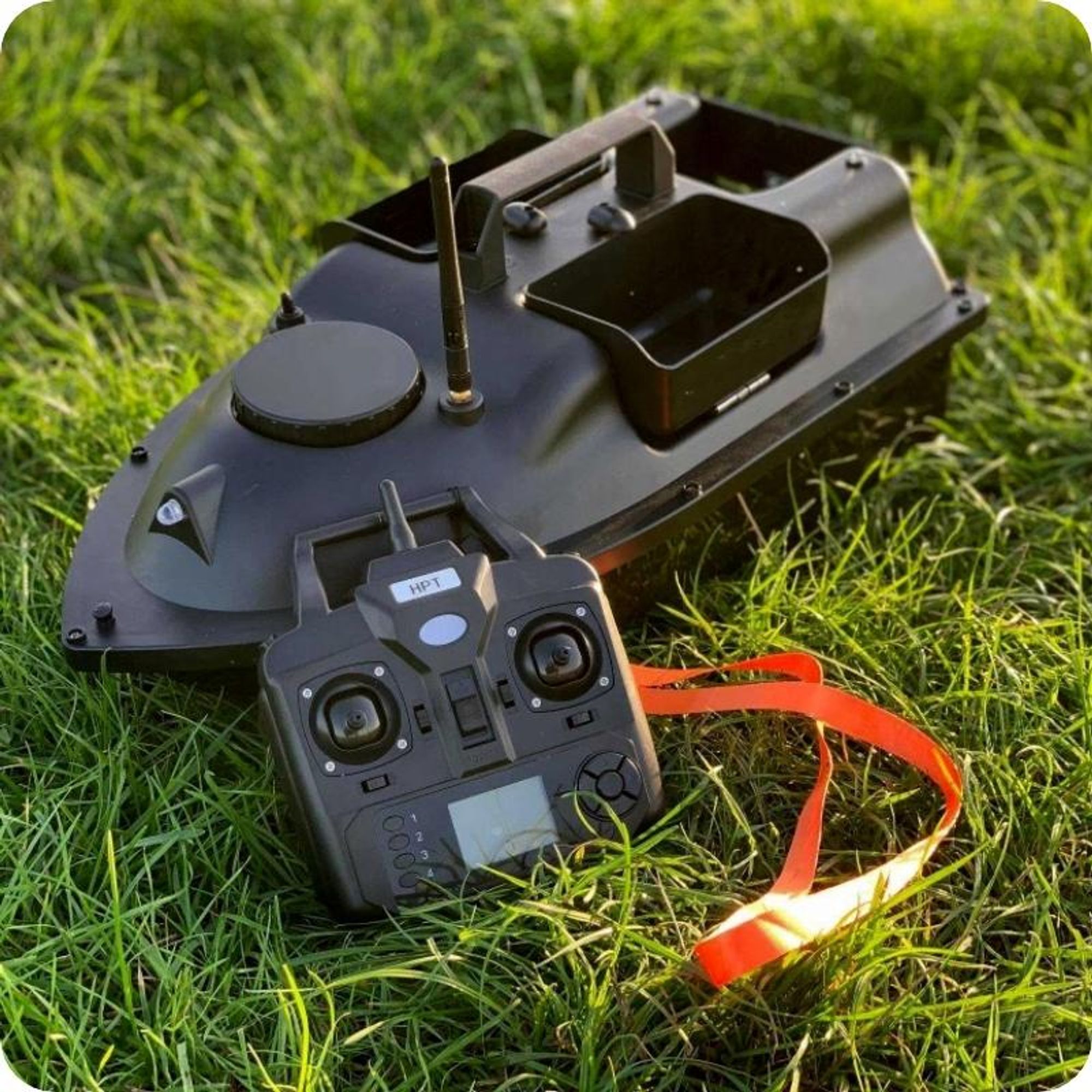 Łódka Zanętowa Flytec V010 RC GPS 3 Podajniki 2000g 500m Pilot Torba