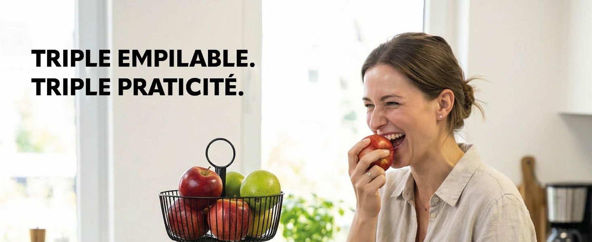 Corbeille de fruits sur la table de cuisine