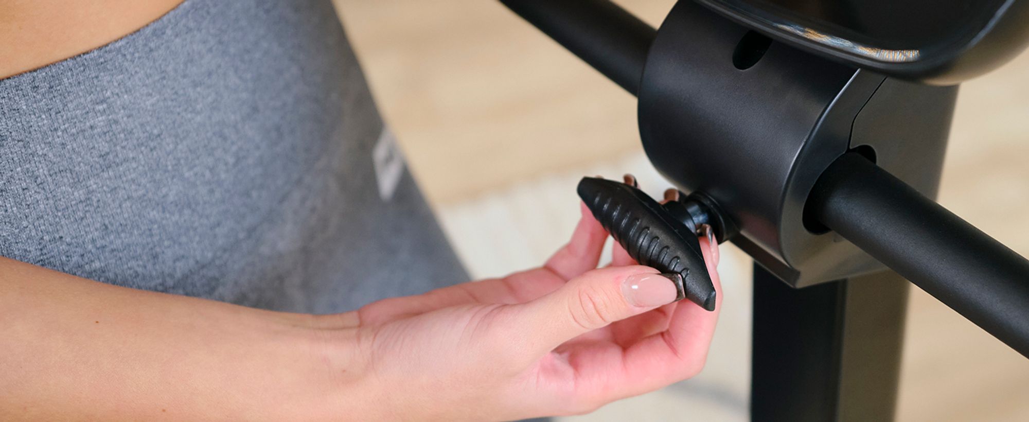 Hop-Sport Heimtrainer Fahrrad Host Rot - Ergometer mit App-Steuerung, 12 Trainingsprogrammen & 16 computergesteuerten Widerstandsstufen, Pulsmessung