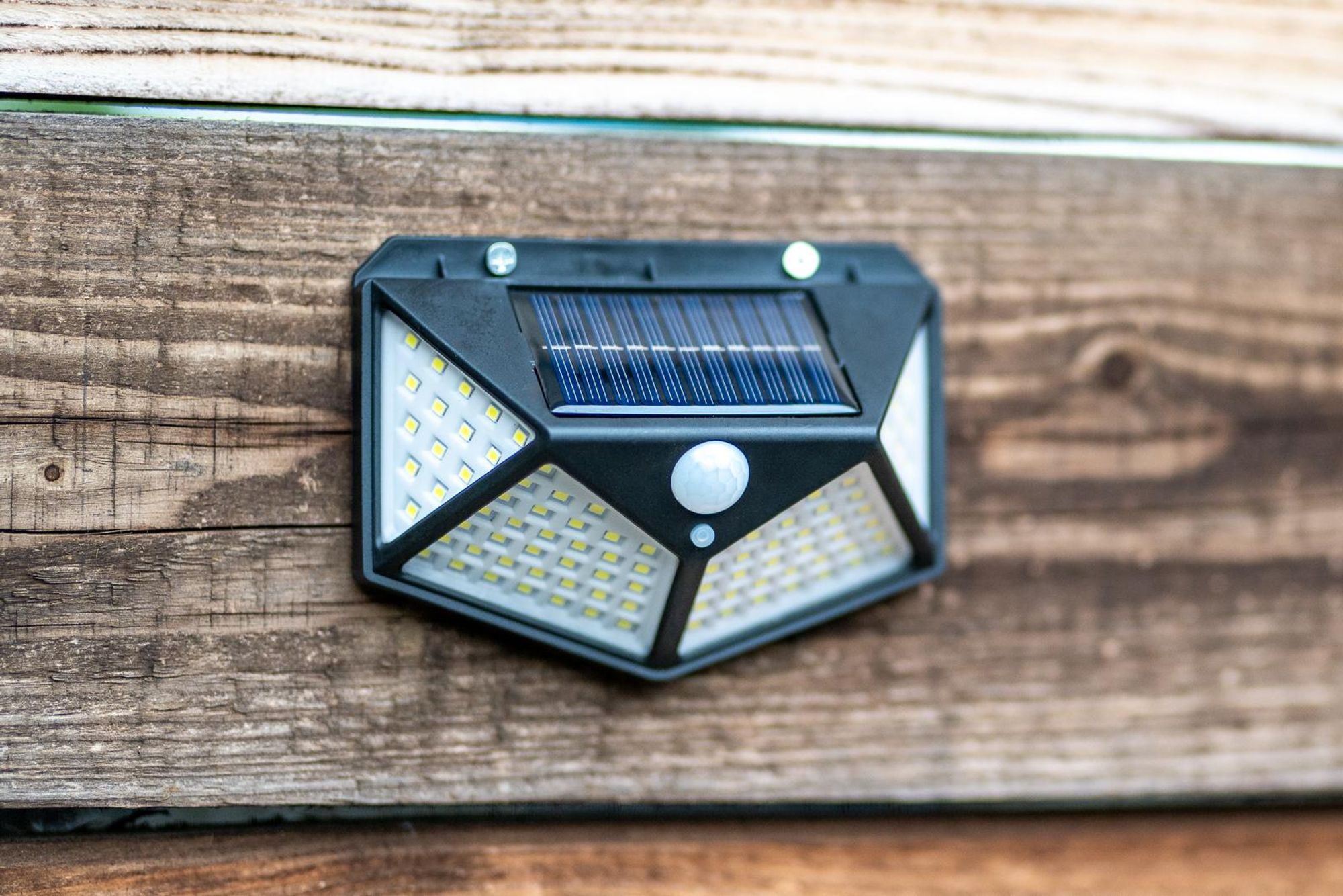 LUMILED Solarlampe mit Bewegungsmelder 100 LED 3 Modi Solar Wandleuchte IP44 Solarleuchte für Garten Sicherheitswandleuchte Wandlampe Außen
