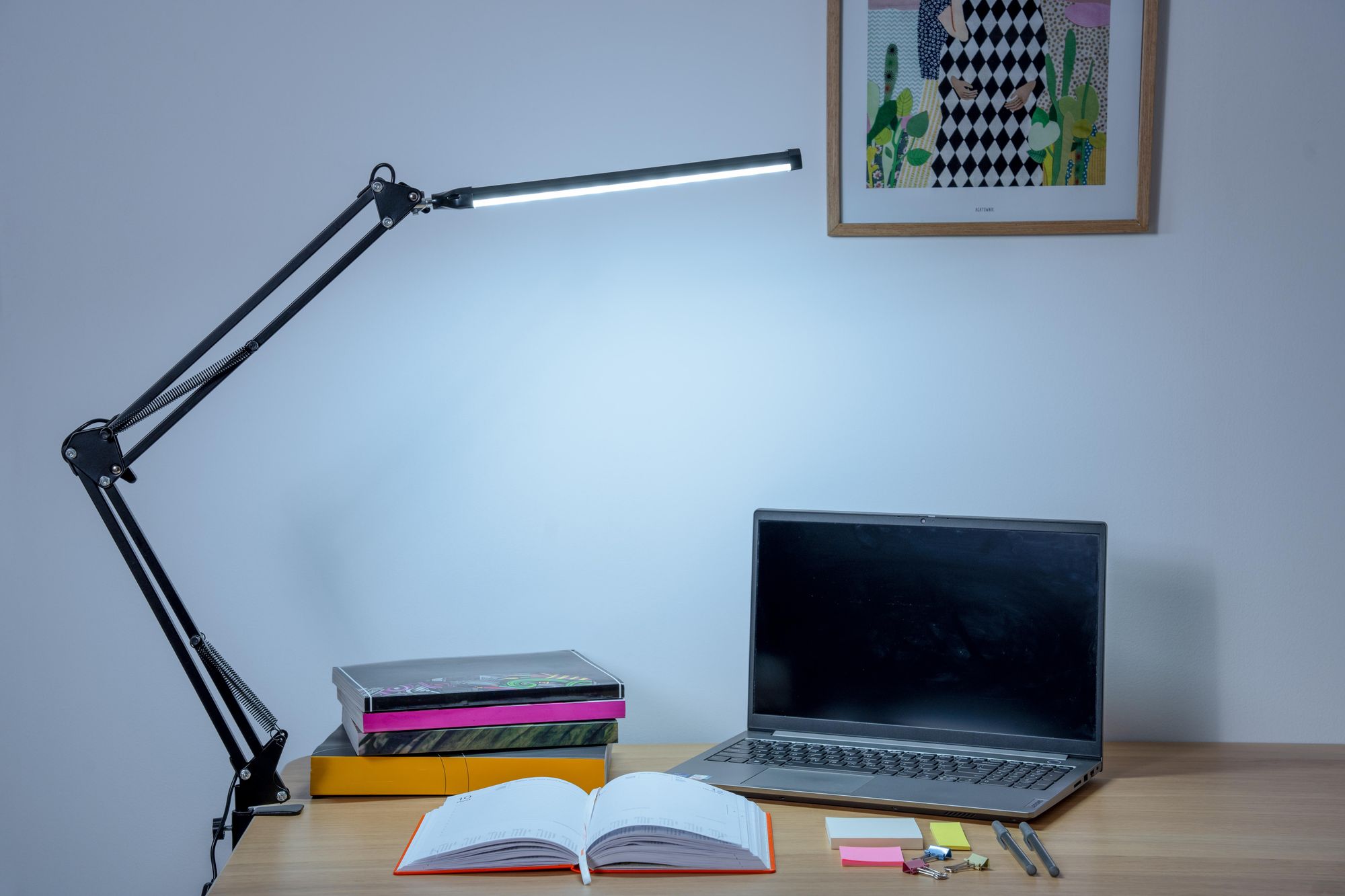 LUMILED LED 8W Schreibtischlampe Schwenkarm Büro Schwarz Tischlampe Helligkeit Einstellbarer CCT Farbwechsel USB Verstellbarer Arm Klemme Dimmbar