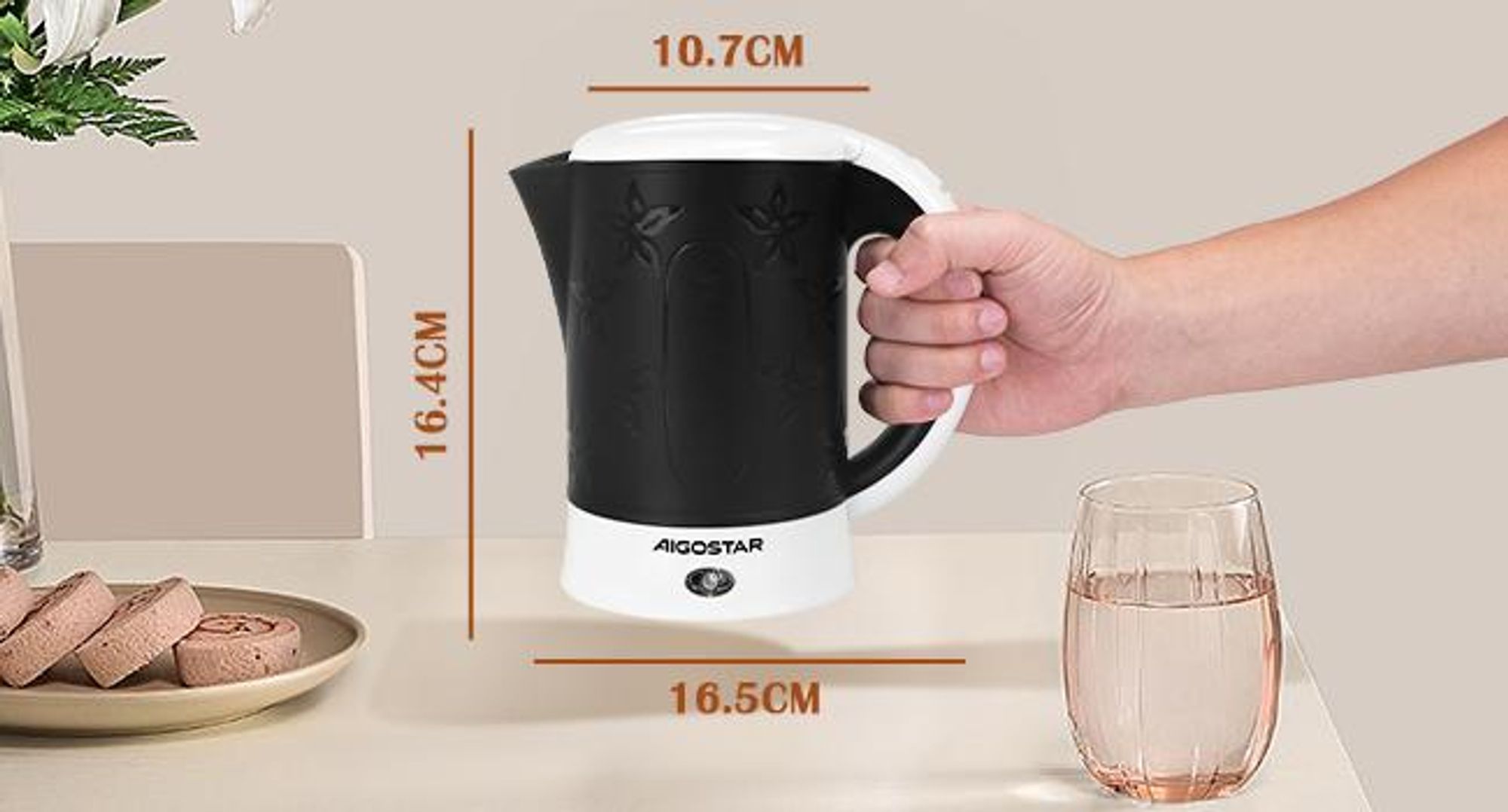 Aigostar - 0,6 L Reisewasserkocher, Mini Wasserkocher Klein 650W, Camping, 2 Tassen und 2 Teelöffel, Abschaltautomatik mit Trockenschutz, Shwarz
