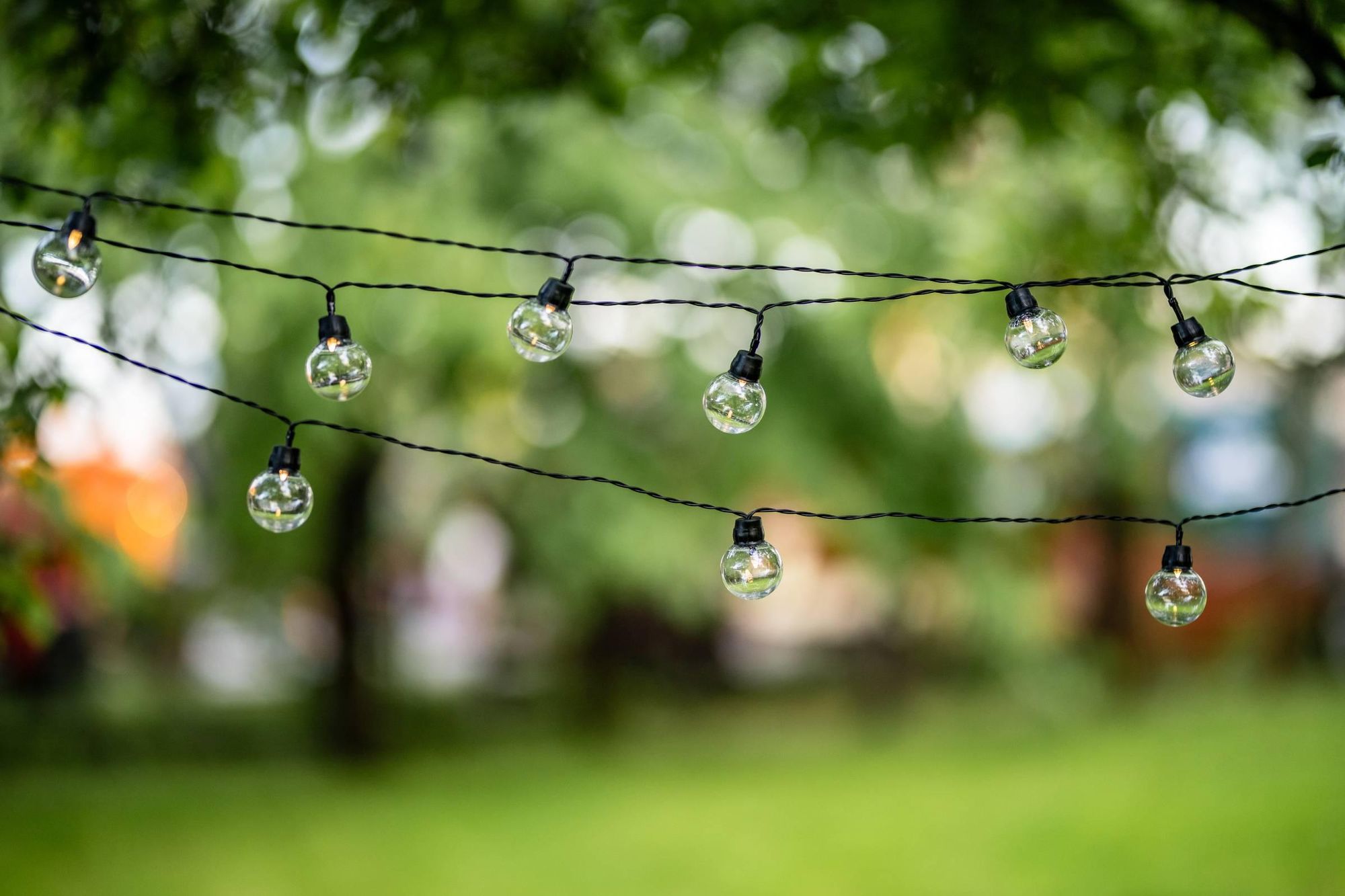 LUMILED Solar Lichterkette für Außen 7M 20x LED Lampen + 2 Ersatzbirnen Dekorative Glühbirnen IP44 spritzwasserdicht Wetterfest 8 Betriebsarten Warmweiß 3000K Garten Terrasse Balkon Party Deko Beleuchtung Solarleuchte