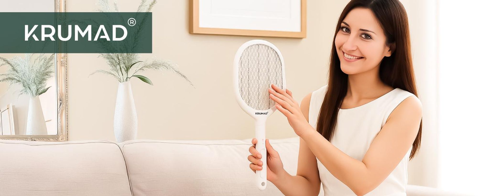 KRUMAD Elektrische Fliegenklatsche 2-in-1 – USB-C aufladbar, LED, 3-lagiges Schutznetz & Standfuß – Insektenvernichter gegen Mücken, Fliegen & Wespen