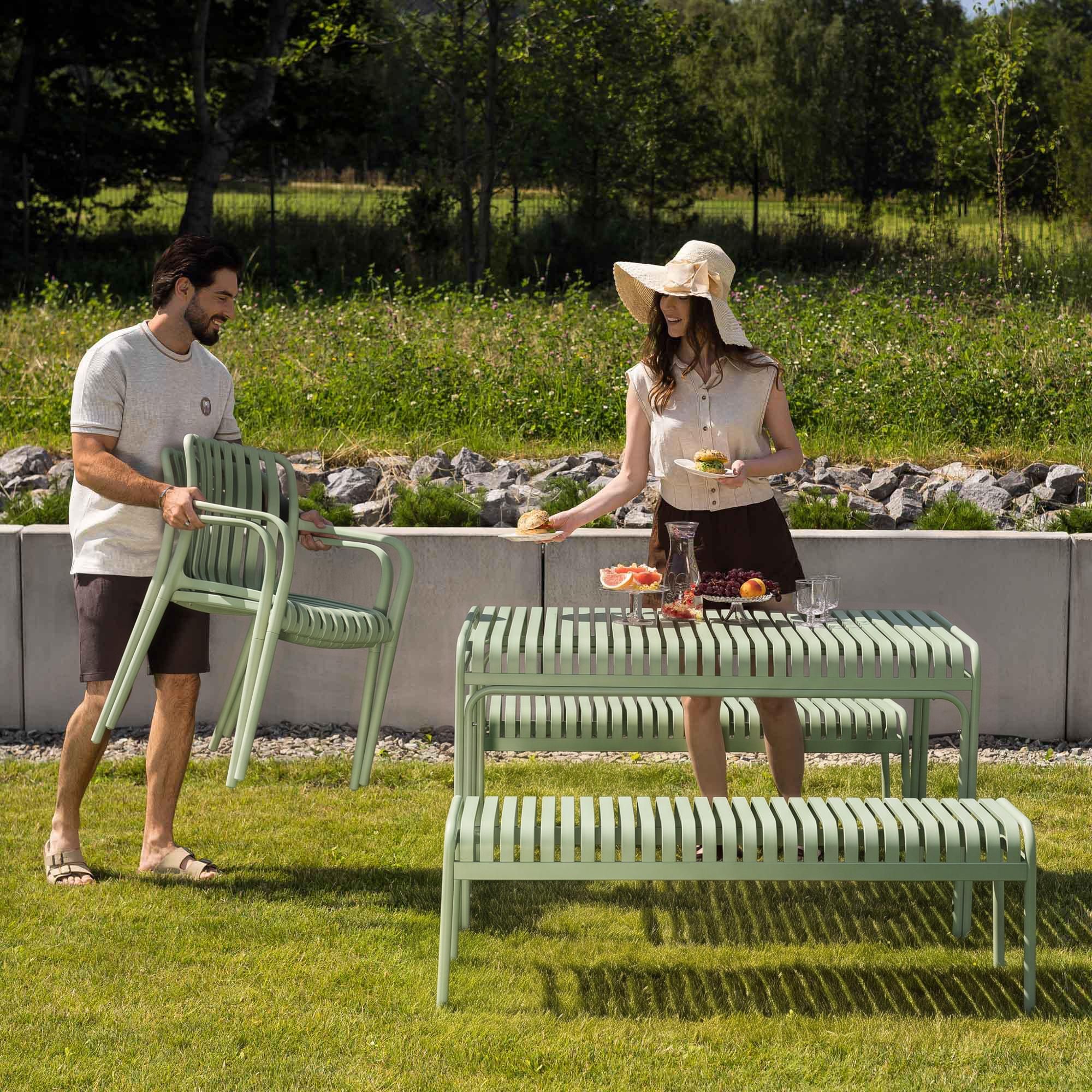 di volio Gartentisch MALIO - 130x80 cm, wetterfester Outdoor-Tisch aus Metall, matt grün