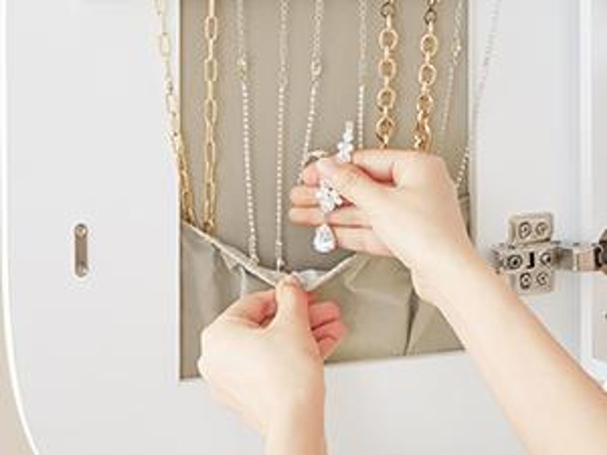 SONGMICS Schmuckschrank, Spiegelschrank, Schmuck-Organizer mit LED-Beleuchtung