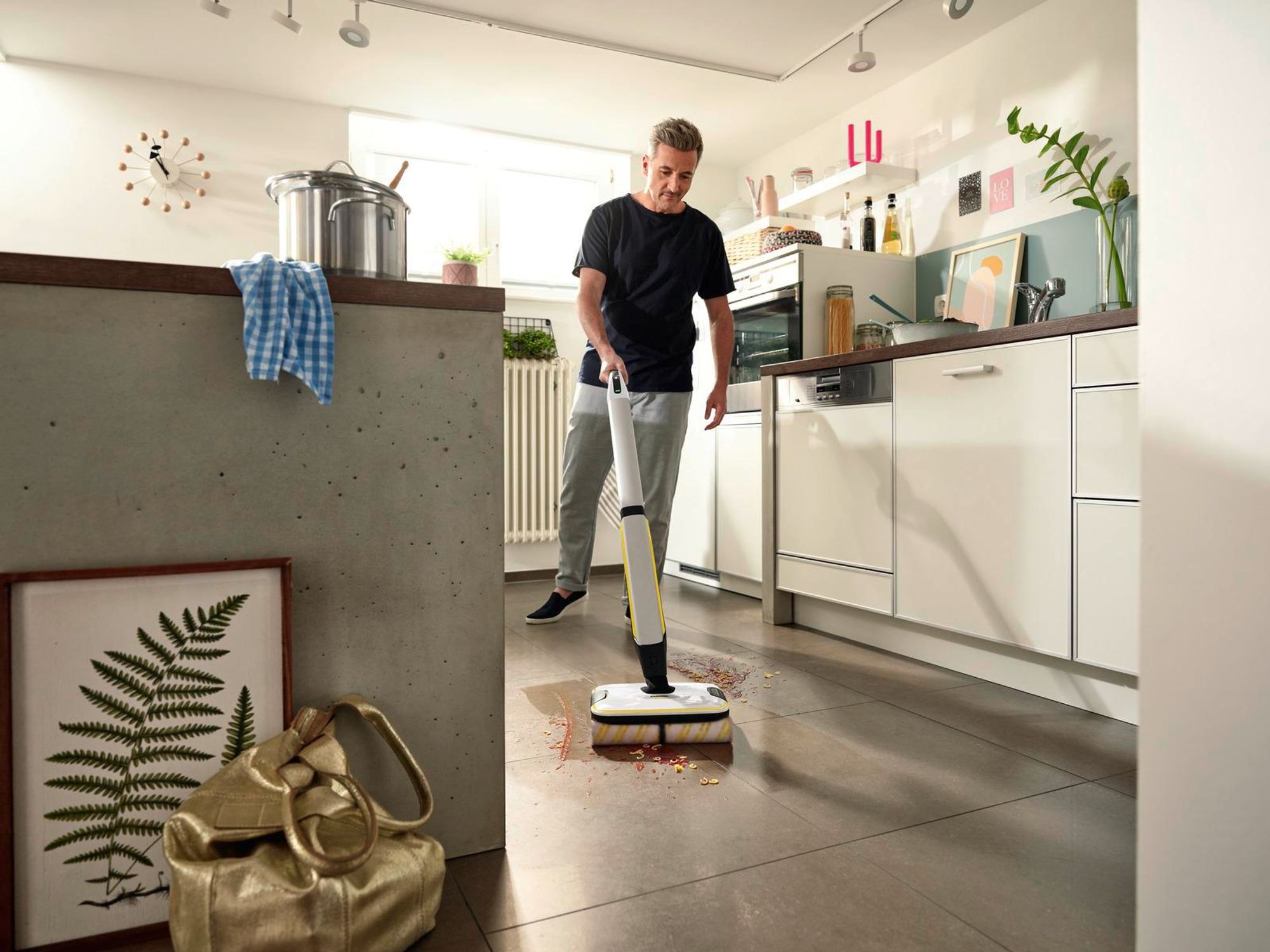 vytírání interiéru Kärcher FC 7 Cordless Plus Stone