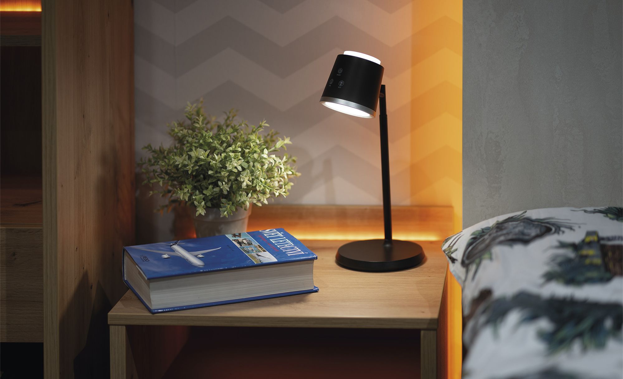 EMOS LED nabíjecí stolní lampa 4v1 ABBIE 6W, 300lm, 1500mAh Li-Ion s dobou svícení 33h, stmívatelná, nast. barva světla, 1,3m kabel USB, černá, Z7636B