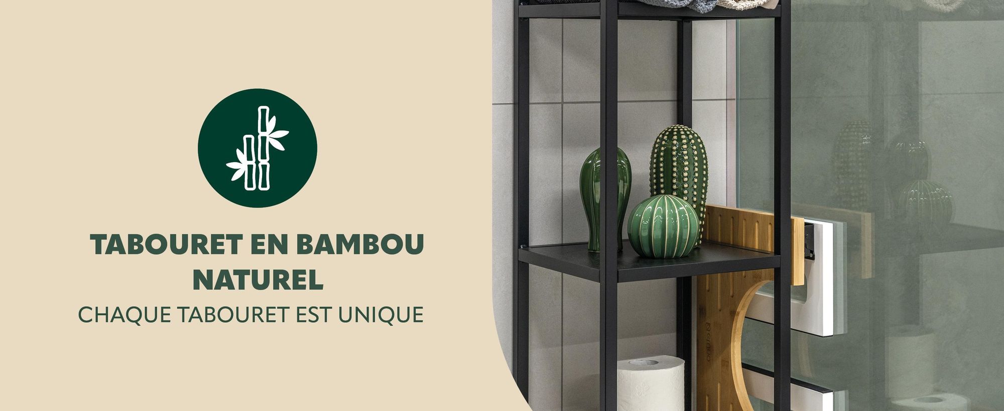 Tabouret de toilettes en bambou dans la salle de bains
