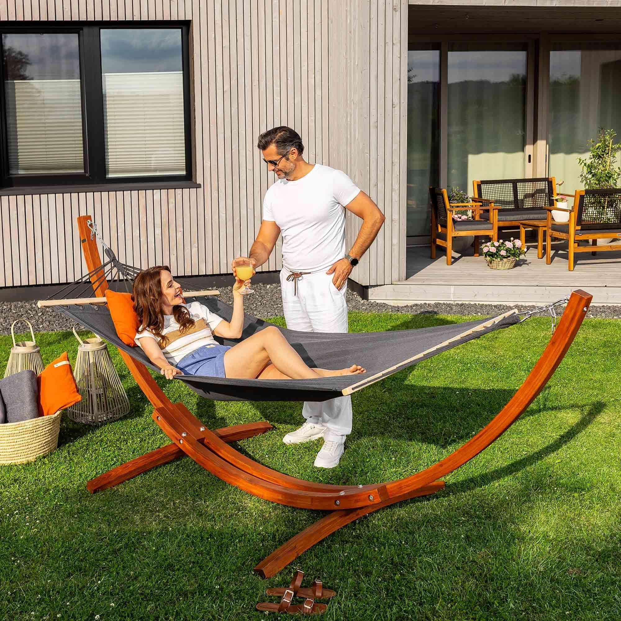 di volio Hängematte Trevia - graphit, mit Gestell aus Holz, für den Outdoor-Bereich - wetterfest und robust, max. Belastung 150 kg