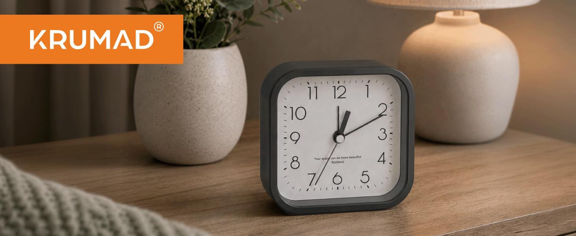 KRUMAD Analog Wecker ohne Ticken, lautloser Reisewecker mit Snooze Funktion, kleiner Tischwecker mit Alarm und Lautstärkeregelung, Vintage Design