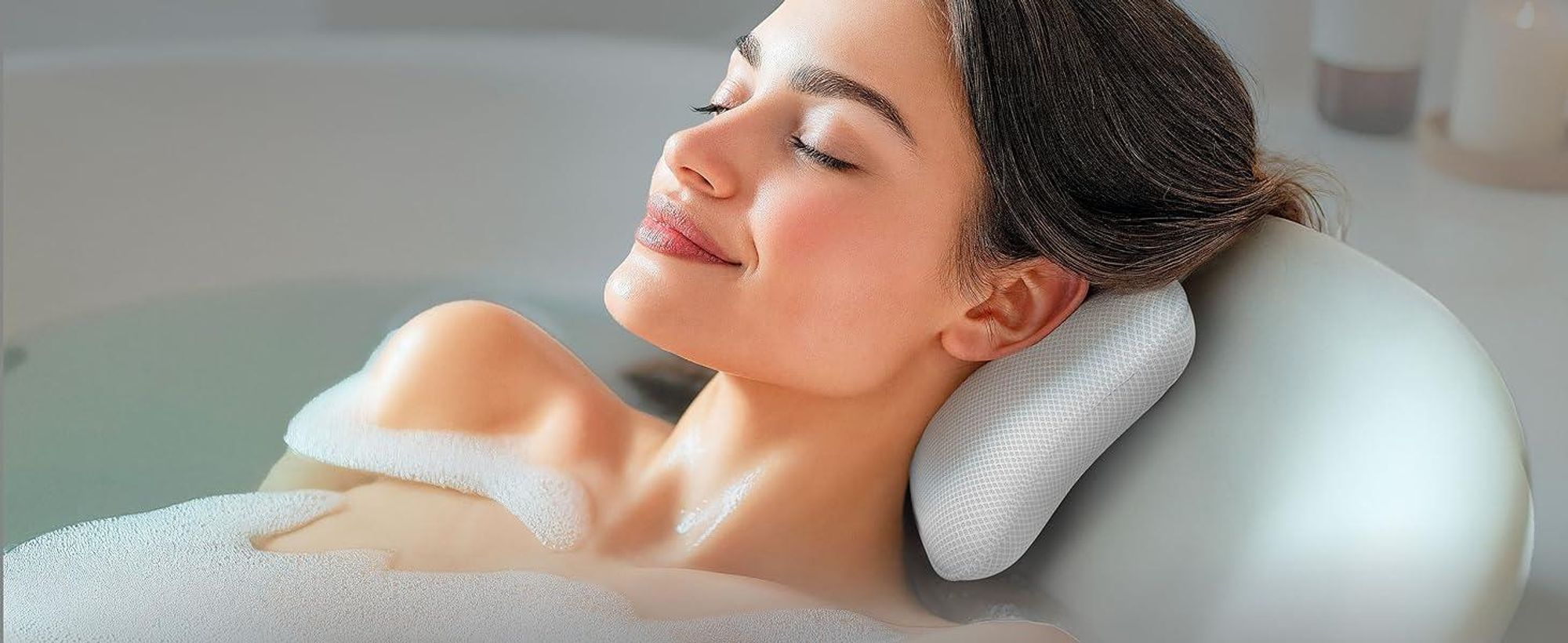 Premium Badewannenkissen Weiss | Badekissen für Badewanne schnelltrocknend & extra große Saugnäpfe für festen Halt | Kissen Badewanne waschbar