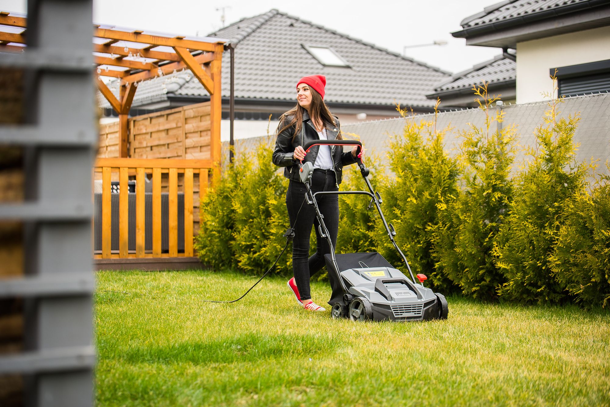 Aerator Wertykulator Elektryczny Do Trawników Kultywator usuwający mech Lehmann AER-ON PRO Szerokość 38 cm Kosz 50 L moc 1800 W pojemnik 150 litrów