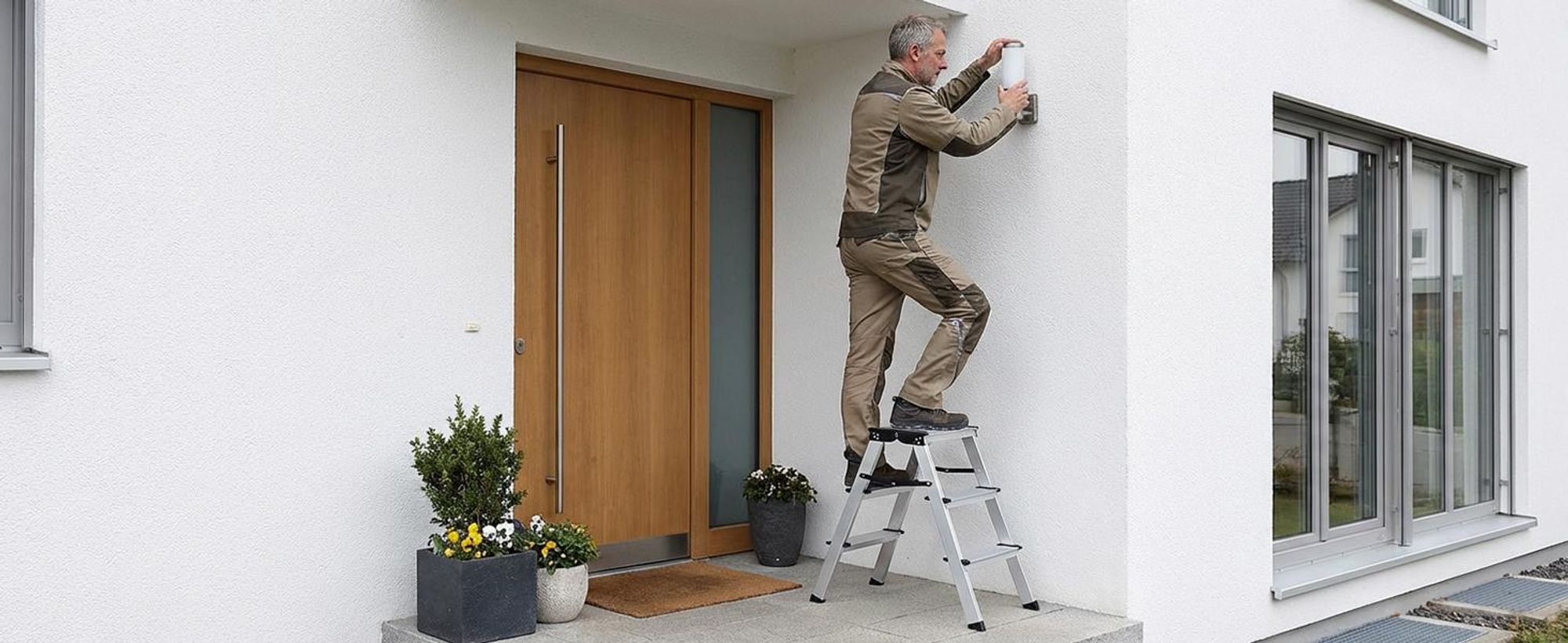 Sekey Trittleiter 2 Stufen klappbar aus Aluminium, bis 150 kg belastbar, für Haushalt & Küche