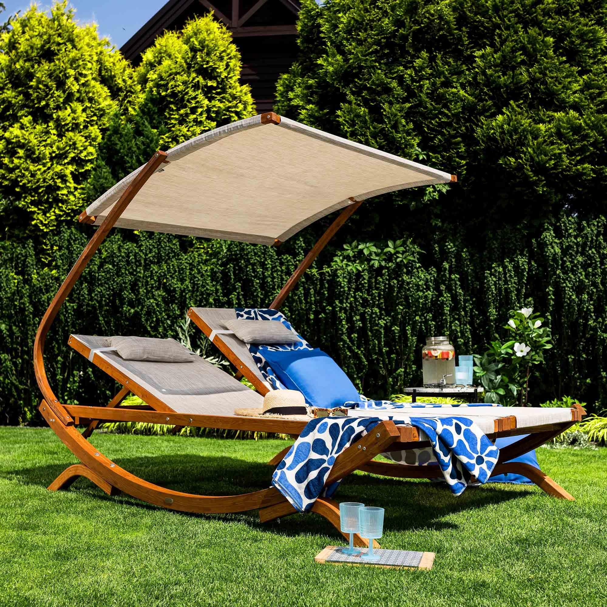 di volio Sonnenliege mit Dach Pionza - beige, Doppelliege mit verstellbarer Rückenlehne, Gartenliege aus Holz für 2 Personen - wetterfest & bequem