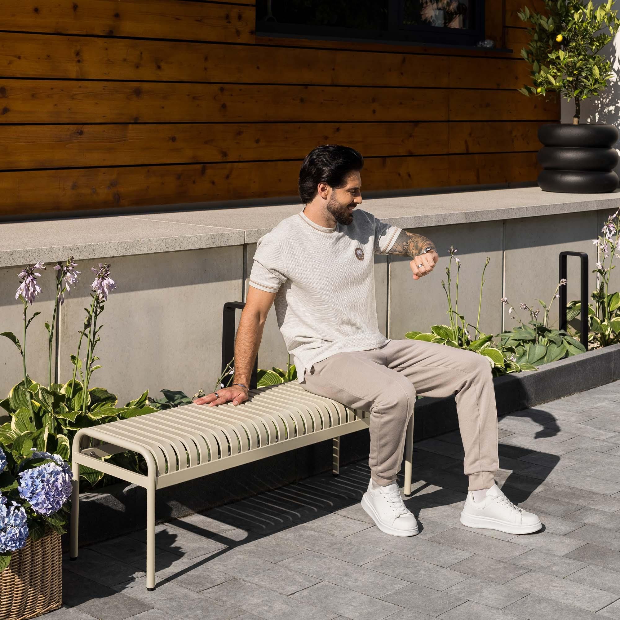 di volio Gartenbank BAISO - Metallbank für Terrasse & Garten, 130 cm, wetterfest beige