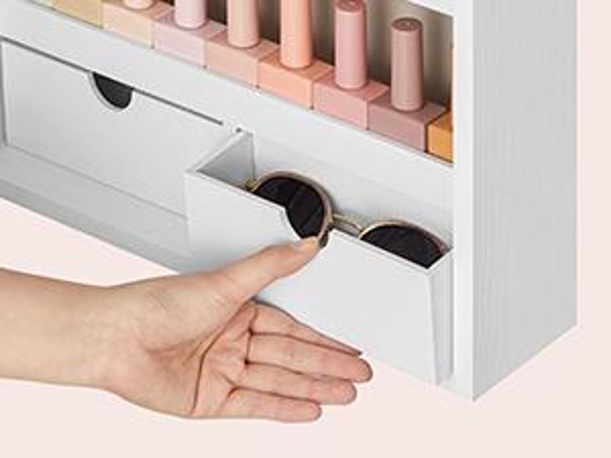 SONGMICS Schmuckschrank hängend, Wandspiegel, 6 LED-Glühbirnen, abschließbarer Spiegelschrank, Wandschrank, Wandmontage, an der Tür hängend, weiß mit Holzmaserung-beige CJJ093W01