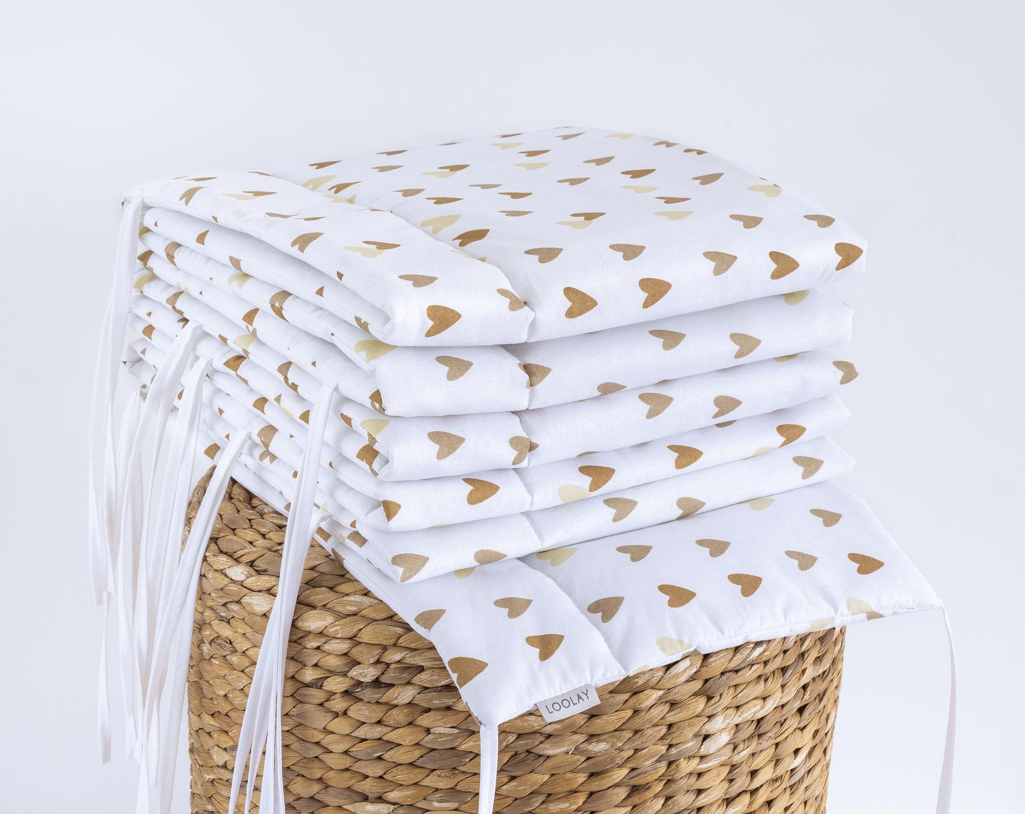 BETTUMRANDUNG Baumwolle 360 x 30 cm Babybett Austattung Babyausstattung Nestchen Bettschlange. Handgenähnt HERZEN BEIGE BRAUN von LOOLAY®