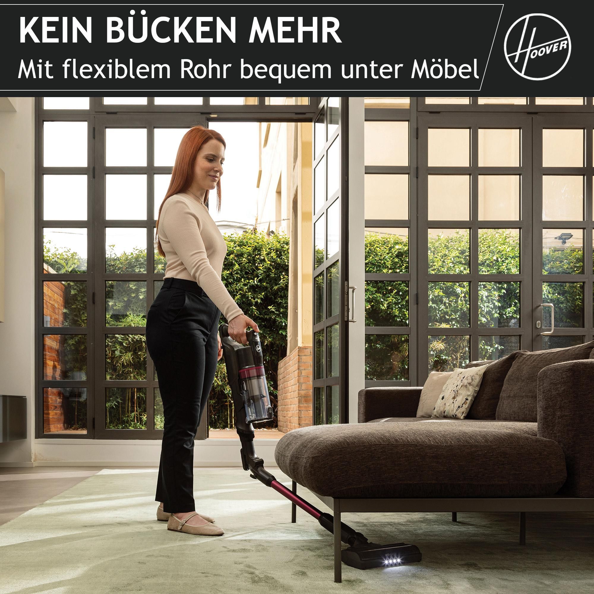 Staubsauger in Anwendung mit flexiblem Rohr