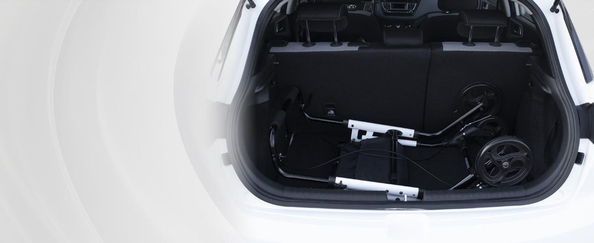 Sie können ihn zusammenklappen und im Kofferraum transportieren oder auf kleinstem Raum verstauen.