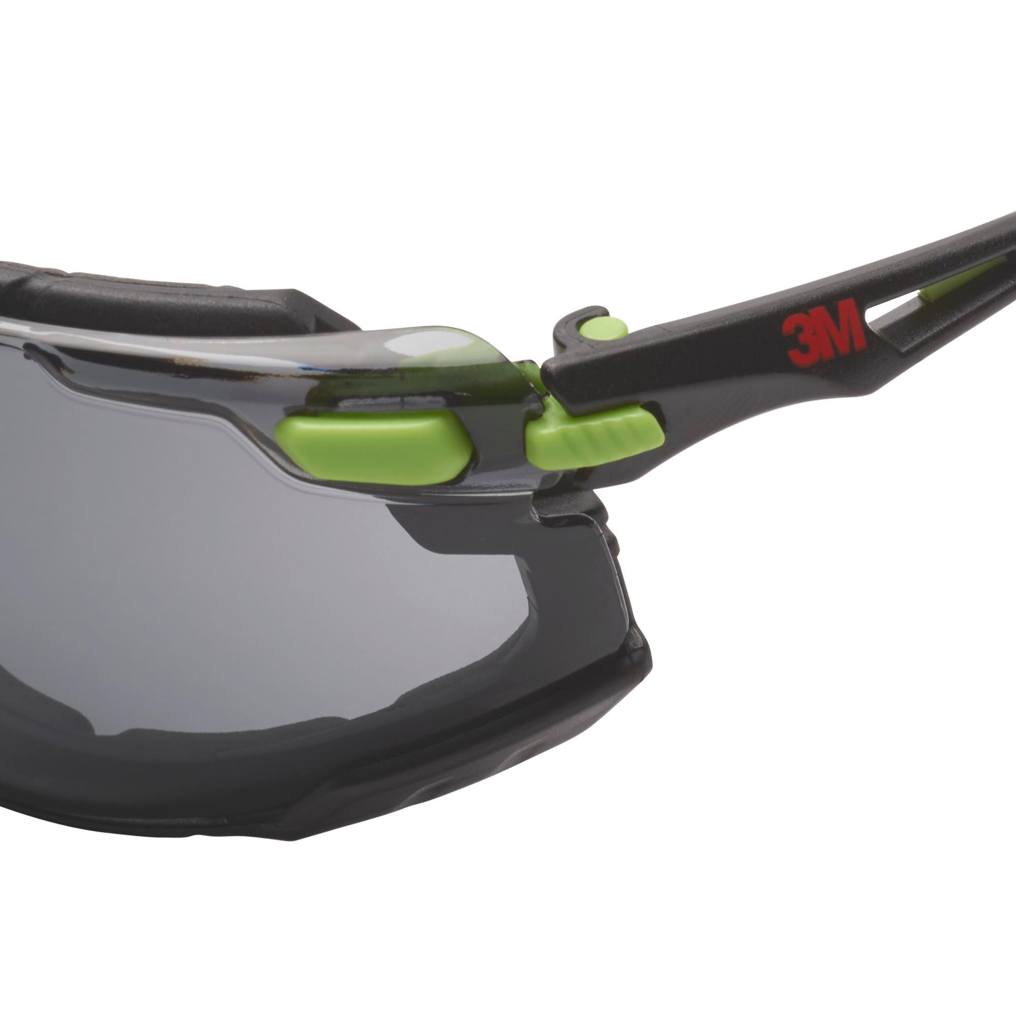 3M™ Solus™ Schutzbrille 1000 Scotchgard™ Protector Antibeschlag-Beschichtung mit aufsteckbarer Schaumstoffdichtung graues Glas