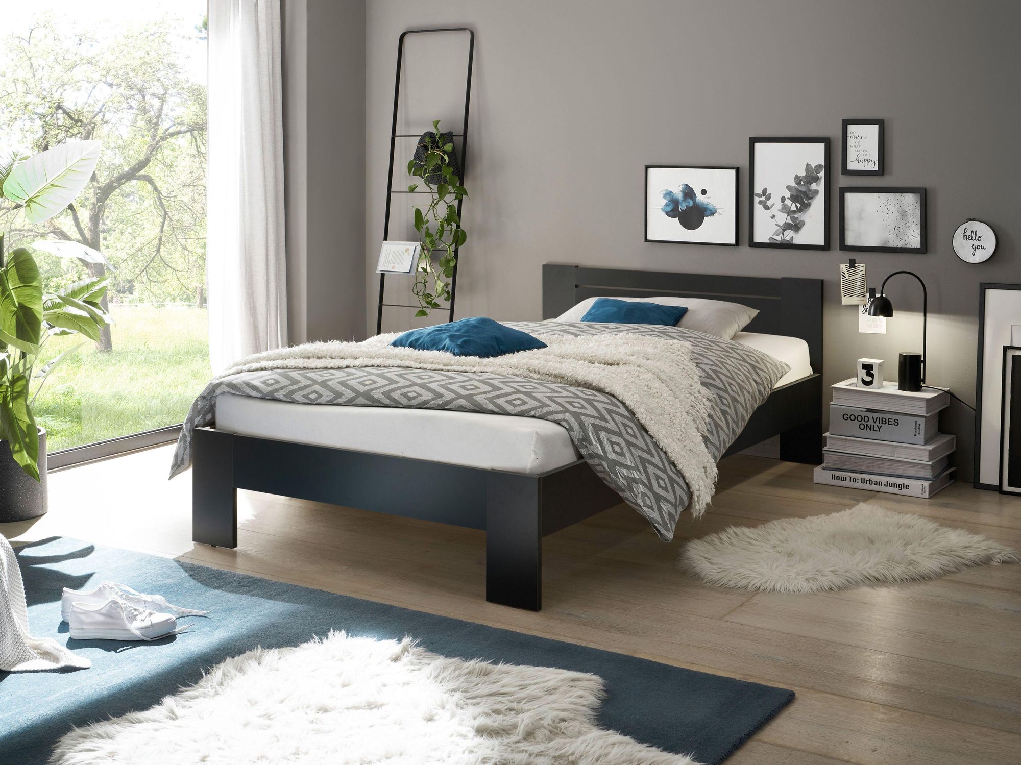 Futonbett Cannes schwarz – Futonbett mit minimalistischem Design und bodennahem Schlafkomfort