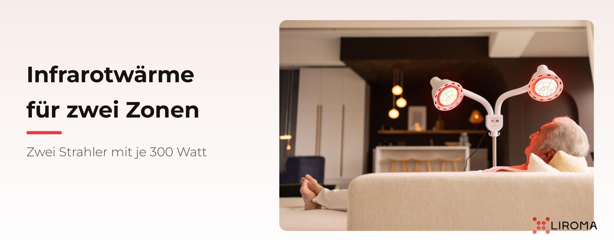 Mann entspannt auf dem Sofa unter der LIROMA Infrarotlampe mit zwei Strahlern à 300 Watt