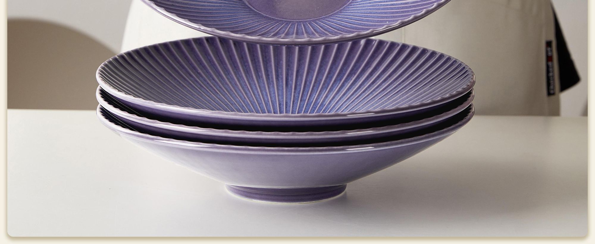 Teller Set 4er Ø 24,8 cm – Keramik Speiseteller & Pastateller, Essteller im japanischen Stil, moderne Teller, Mikrowelle & Spülmaschine geeignet