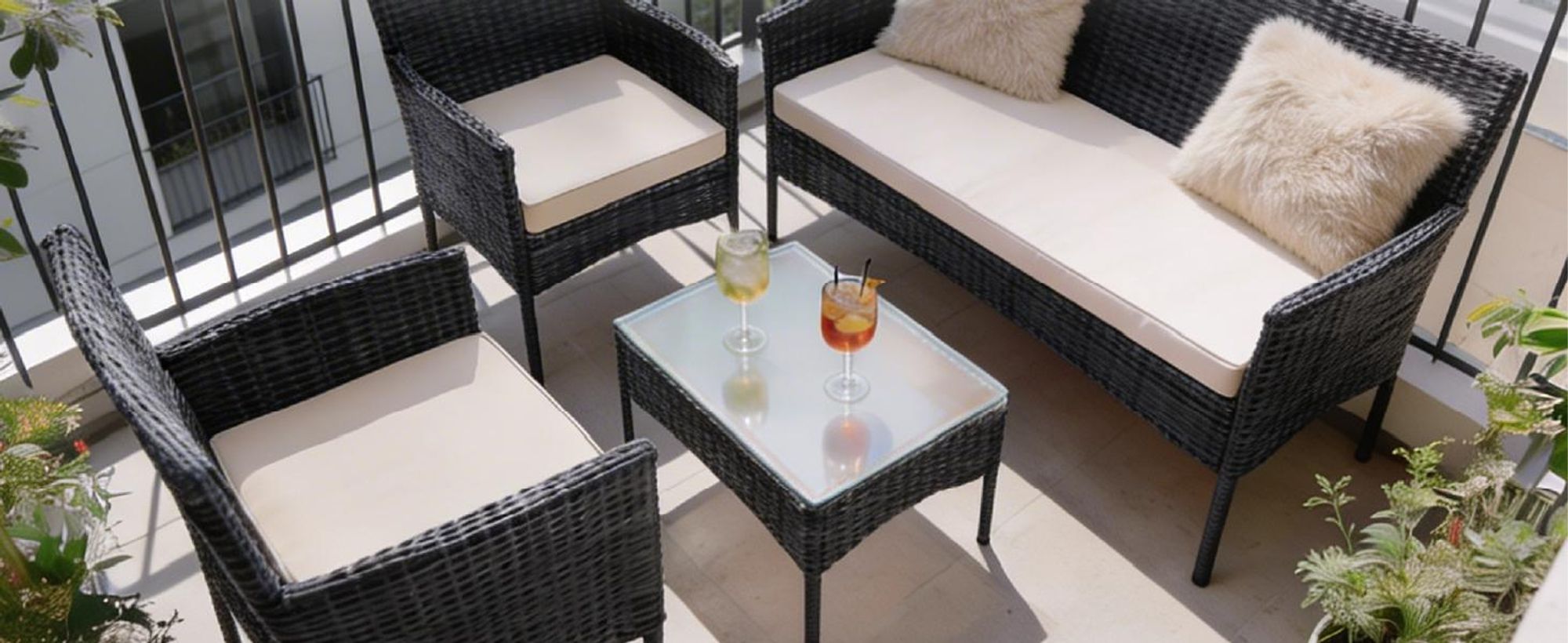 Juskys Polyrattan Gartenmöbel-Set Fort Myers - Tisch, Sofa & 2 Stühle - Schwarz Beige