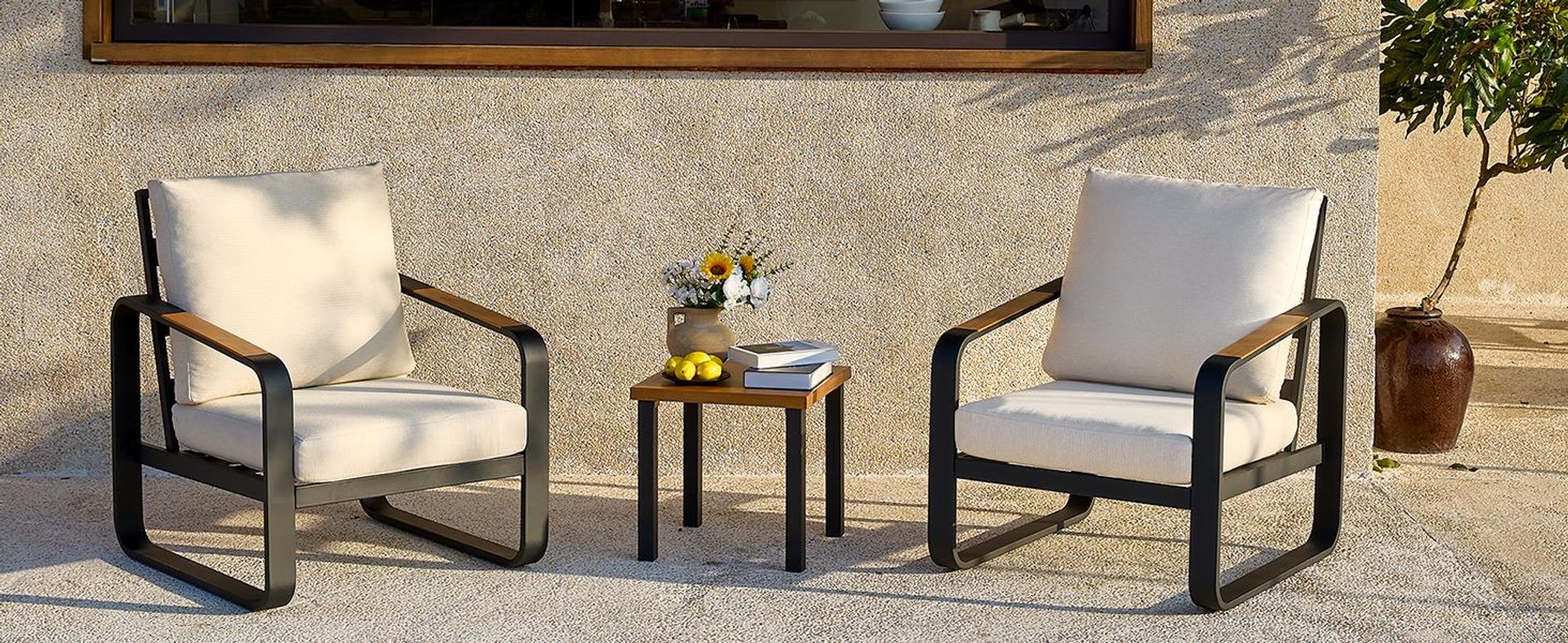Tribesigns Gartensofa für den Außenbereich mit Kissen, Balkonstühle schwarzem Aluminiumgestell, Gartenstühle Gartensessel mit Armlehnen aus Holz