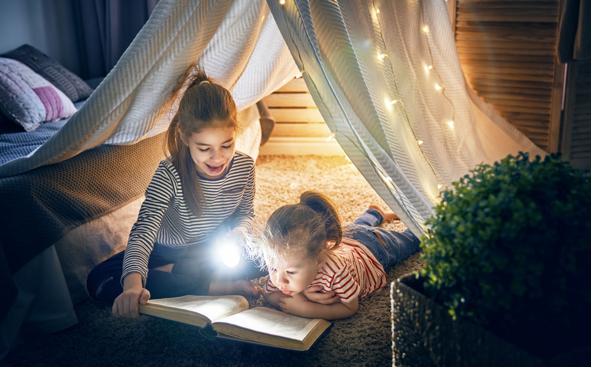 EMOS Aufladbare Kindertaschenlampe und Nachtlicht - 800 mAh Li-Ion Akku - 5h Leuchtdauer - Reichweite 170m, Helligkeit 80lm - inkl. USB-Kabel, P3215