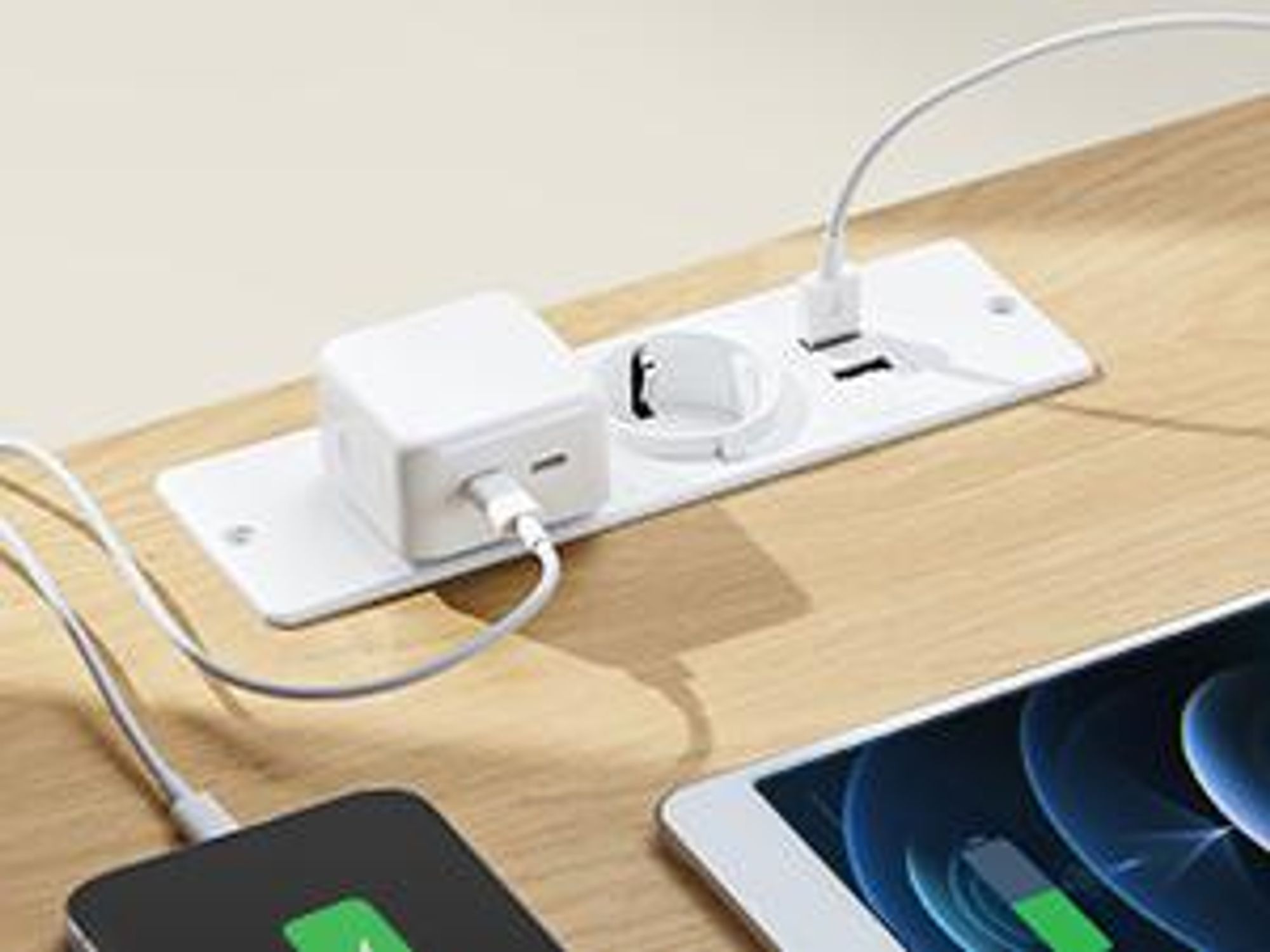 VASAGLE Nachttisch, Beistelltisch, 3 Schubladen, abgeschrägte Kante, 2 AC-Steckdosen, 2 USB-Anschlüsse