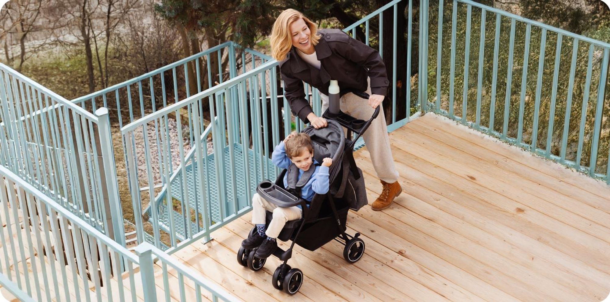 MoMi ISLA – Ultraleichter Baby Kompaktbuggy ab Geburt, verstellbar mit Sonnenverdeck, inkl. Organizer, Fußsack & Tasche, ideal für Reisen – Grün