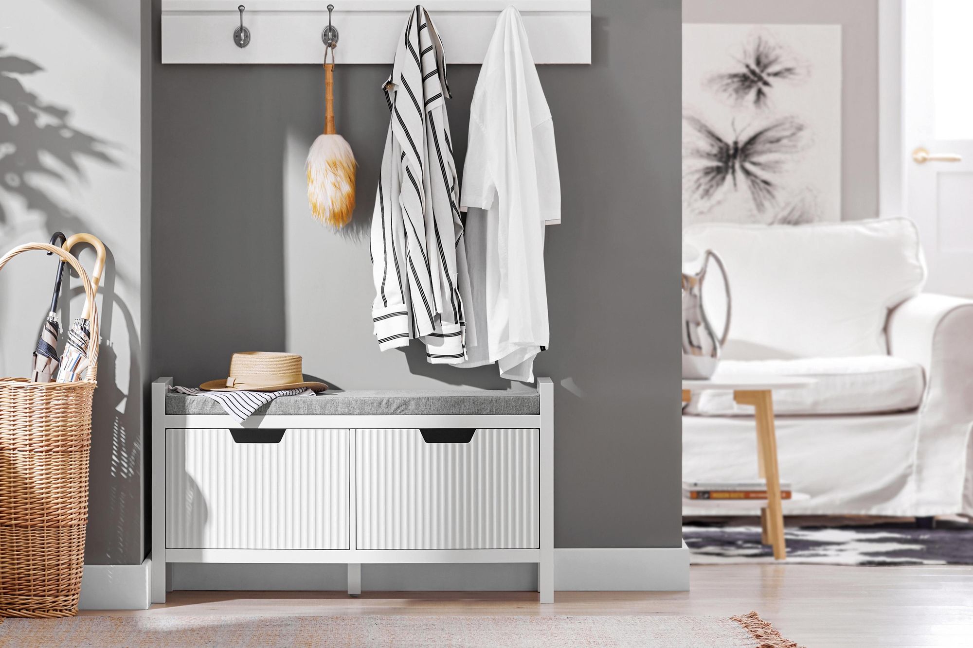 SoBuy Schuhbank mit Stauraum & gepolstertem Kissen Multifunktionales Schuhregal mit 2 Schiebetüren für Flur & Eingangsbereich platzsparend FSR86-W